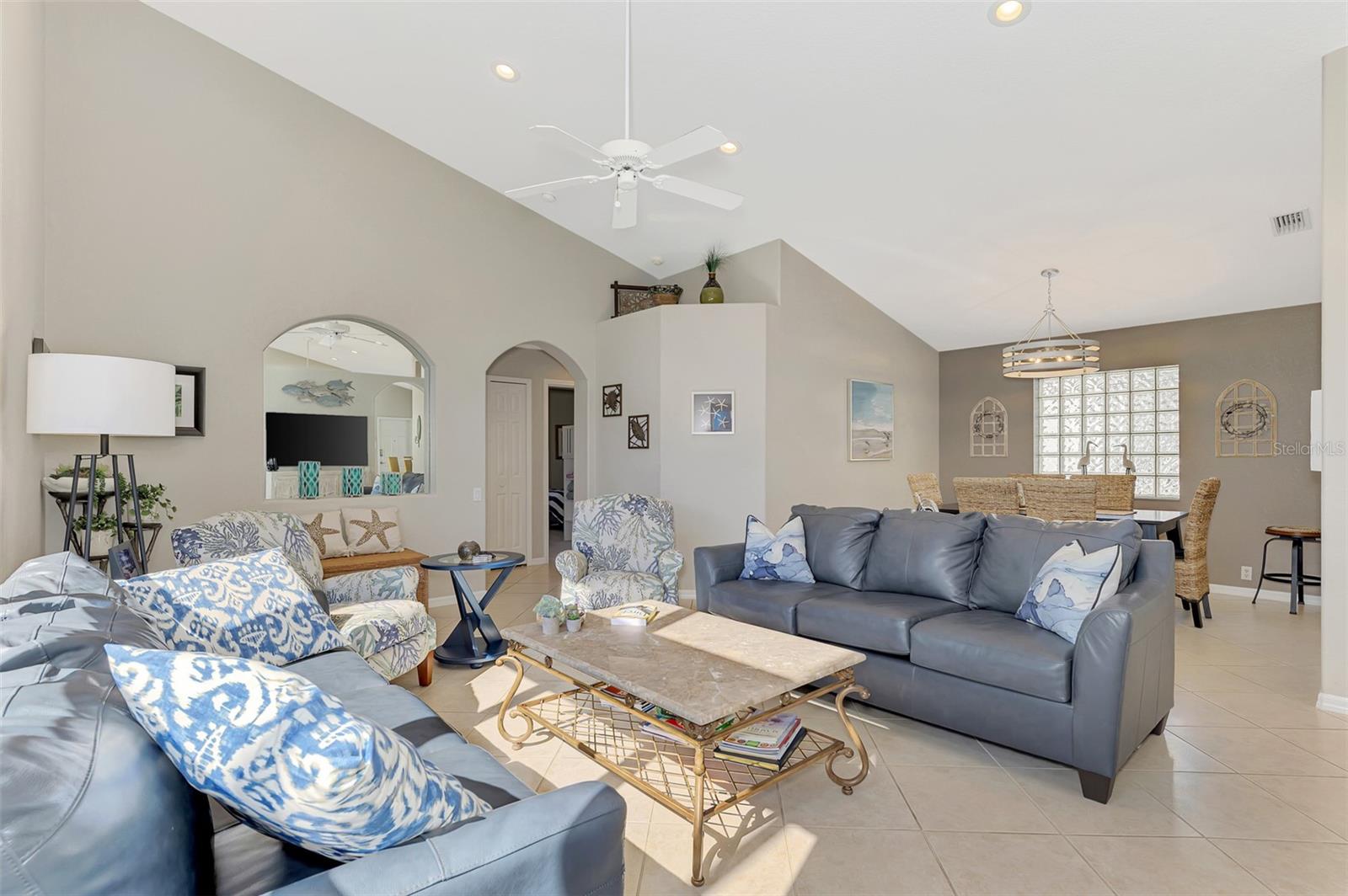 Image 19 of 87 For 335 Saint George Court 1