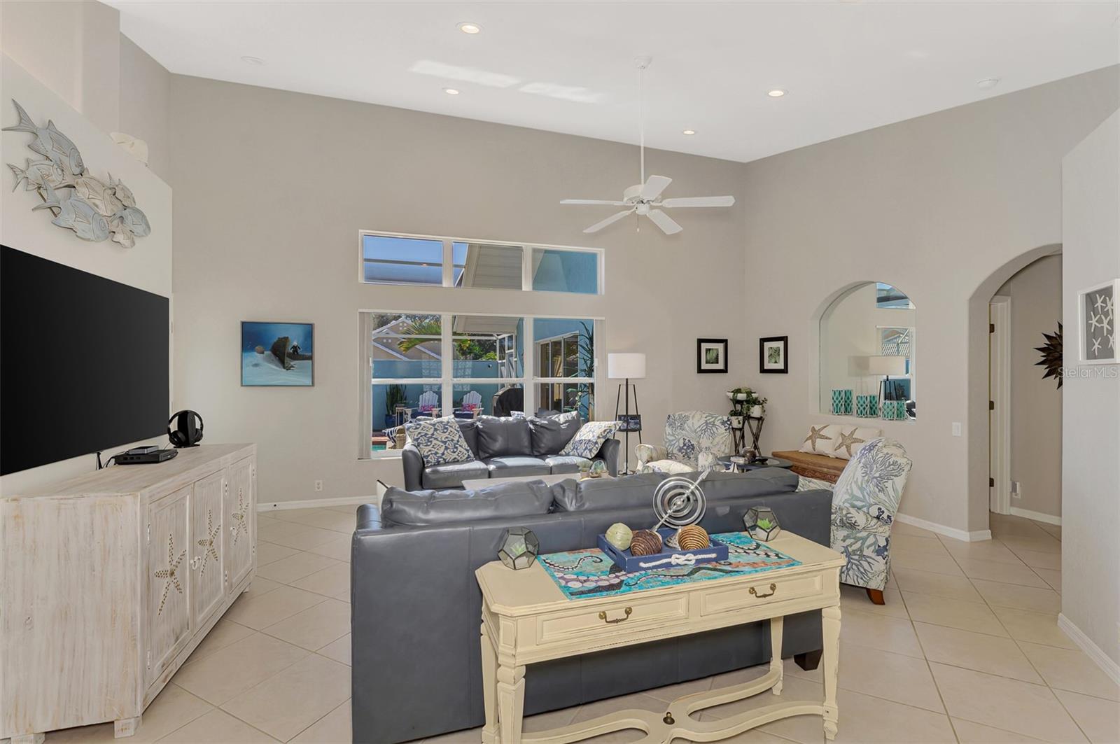 Image 20 of 87 For 335 Saint George Court 1