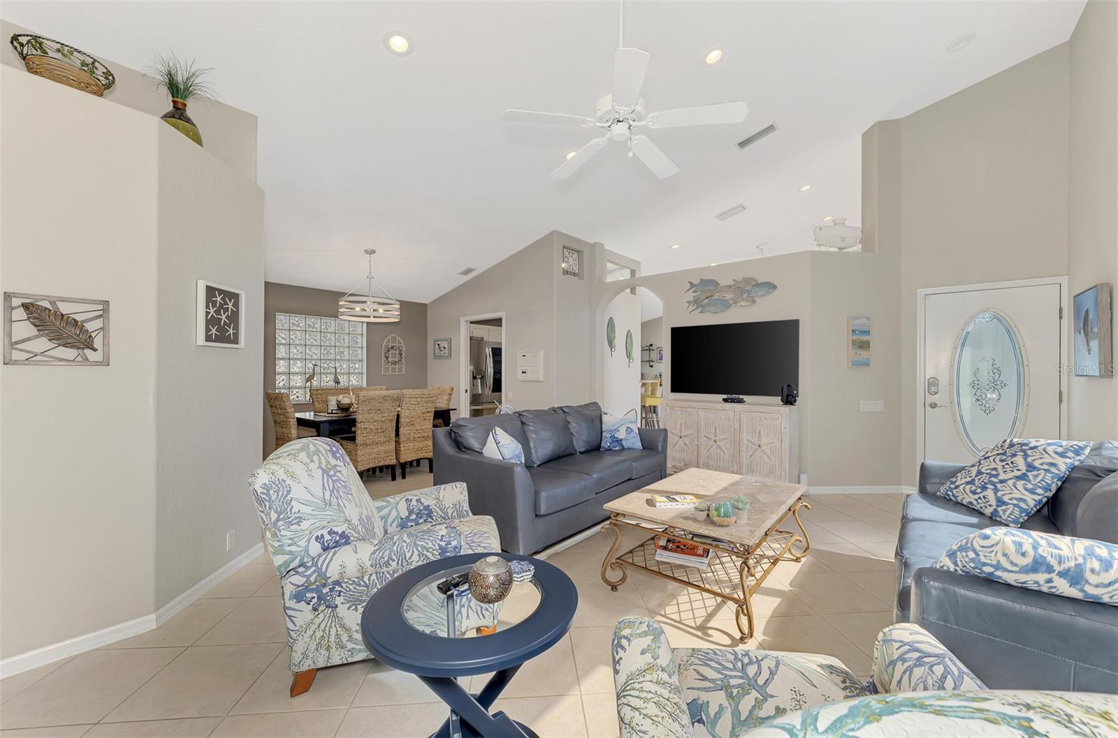 Image 23 of 87 For 335 Saint George Court 1