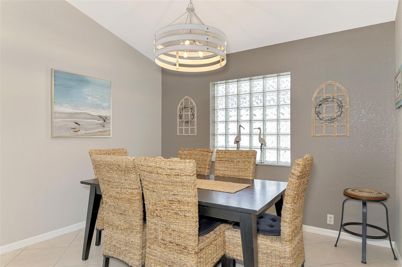 Image 25 of 87 For 335 Saint George Court 1