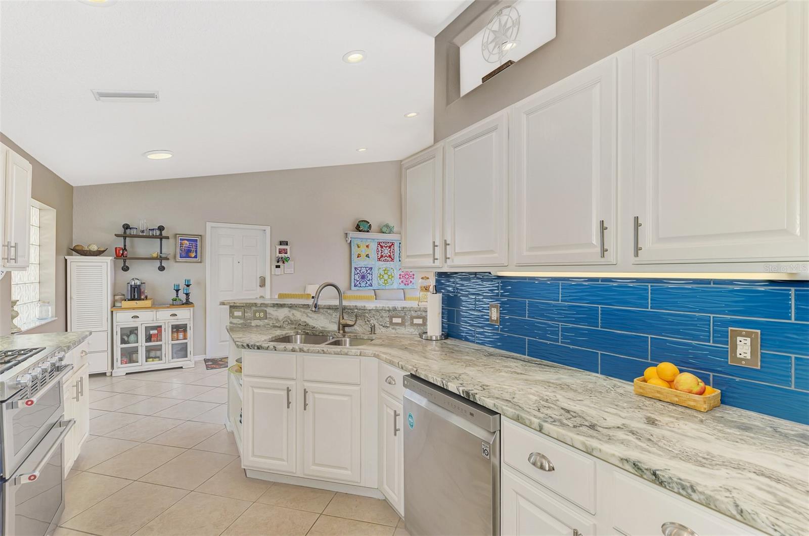 Image 29 of 87 For 335 Saint George Court 1