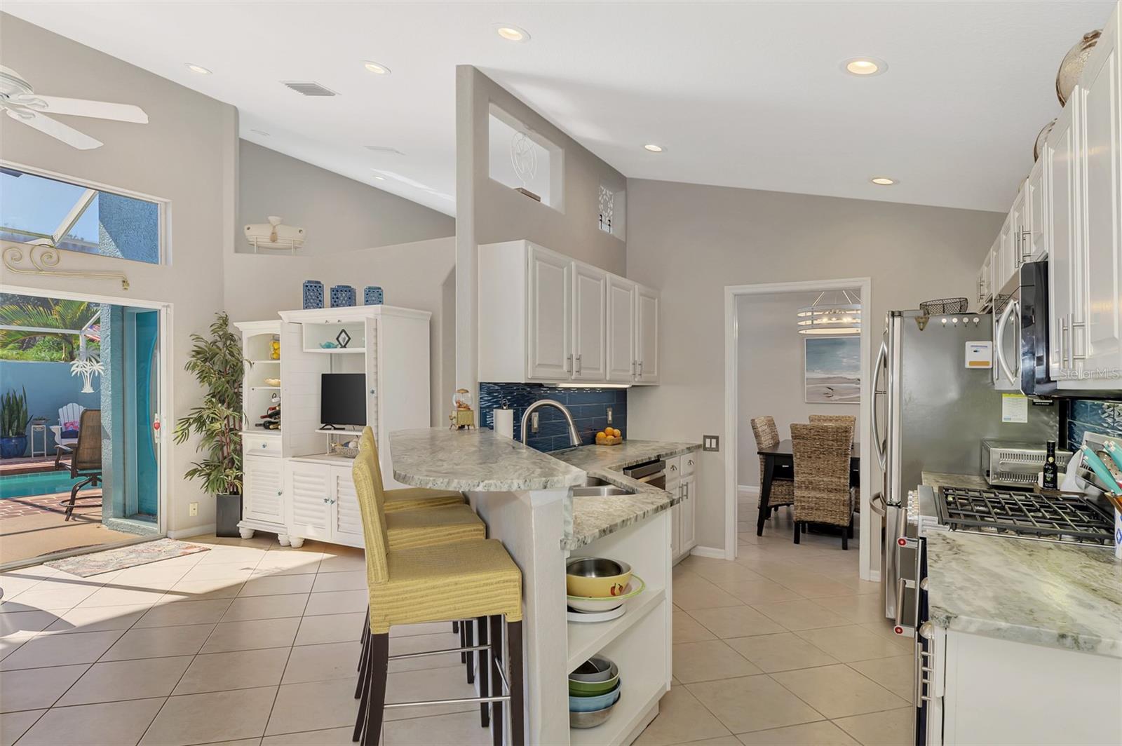 Image 32 of 87 For 335 Saint George Court 1