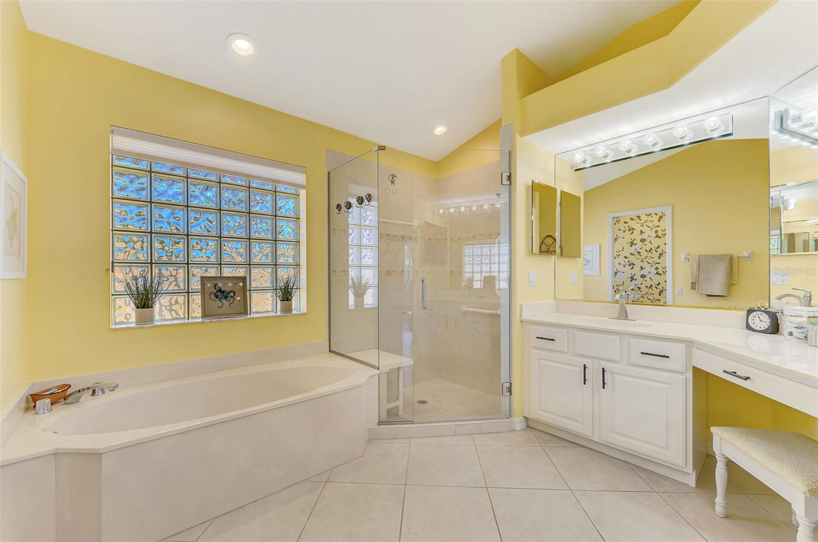 Image 42 of 87 For 335 Saint George Court 1