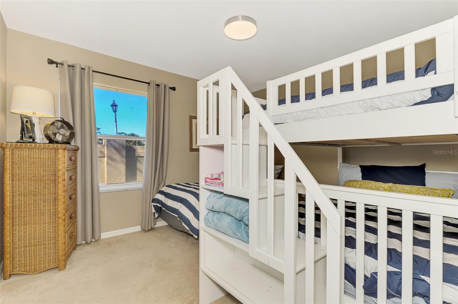 Image 45 of 87 For 335 Saint George Court 1