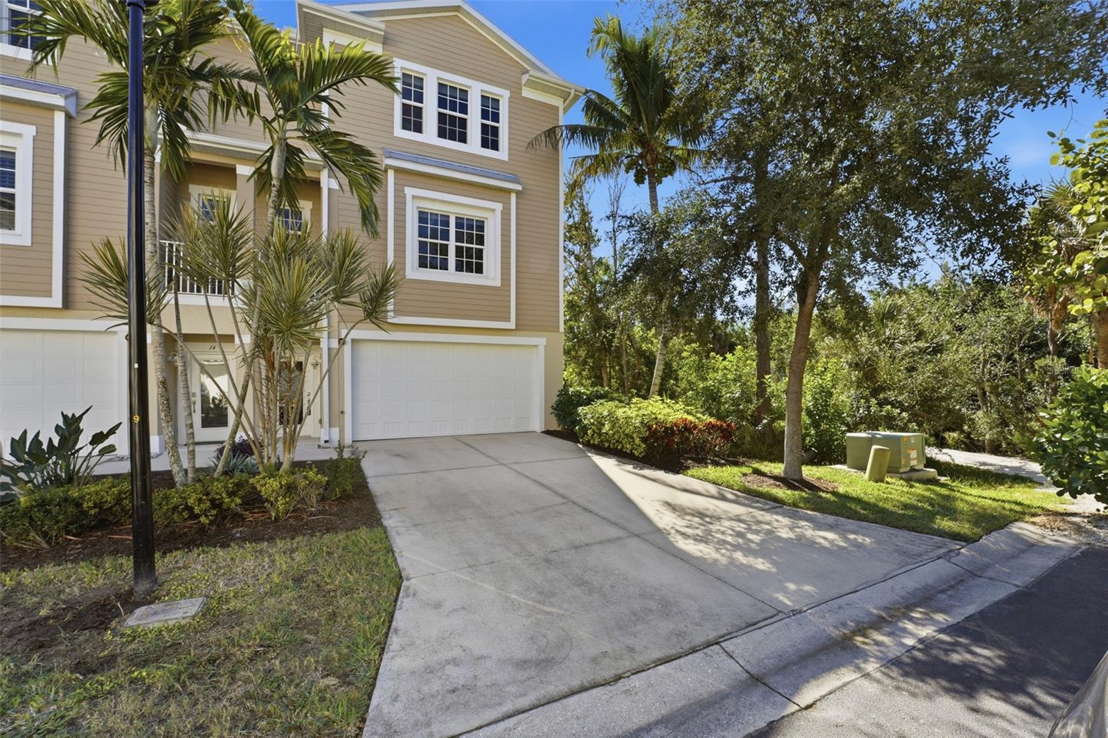 Image 2 of 68 For 10311 Lands End Circle 13