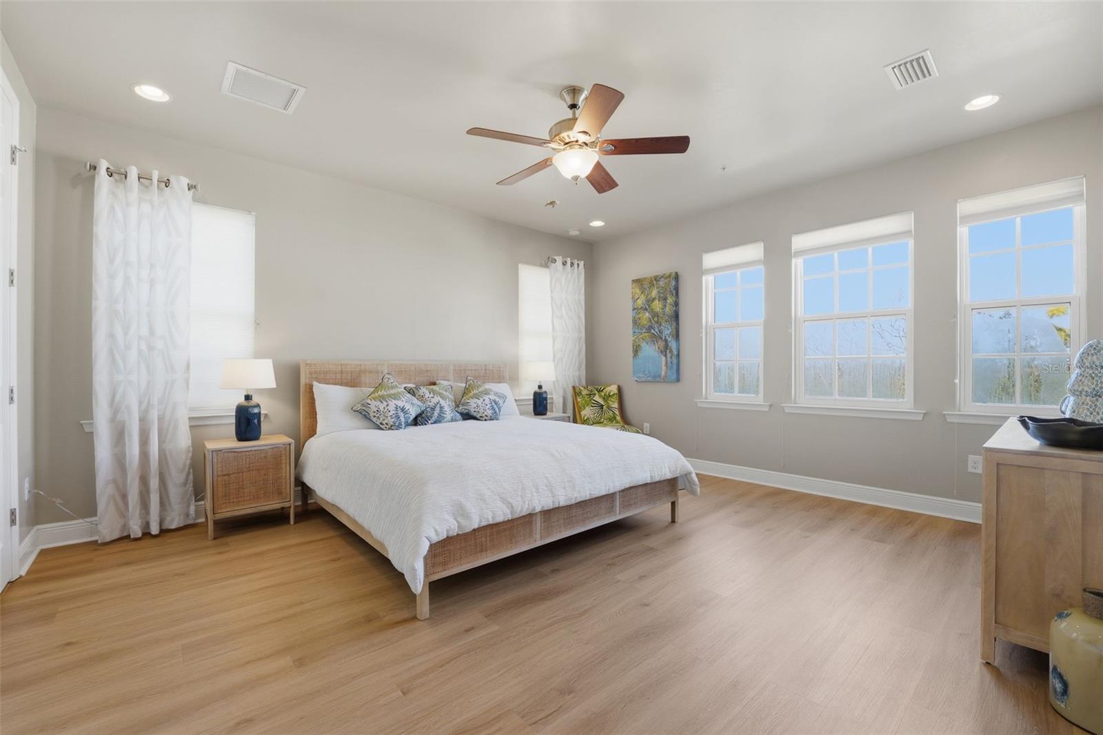 Image 26 of 68 For 10311 Lands End Circle 13