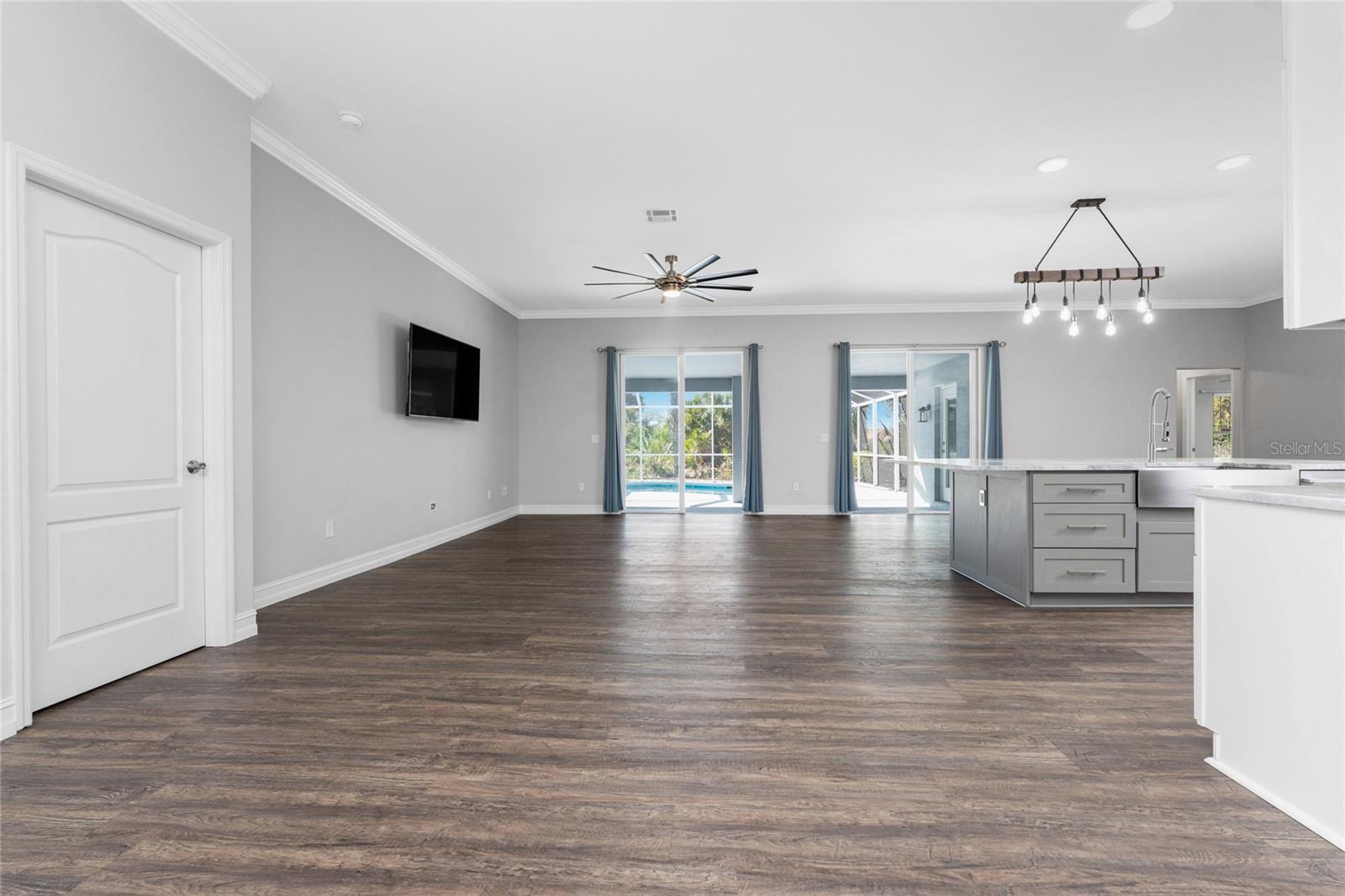 Image 11 of 65 For 686 Rotonda Circle