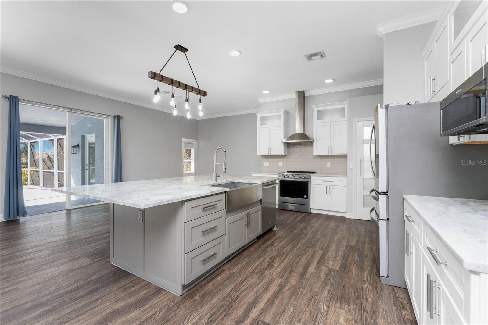 Image 20 of 65 For 686 Rotonda Circle