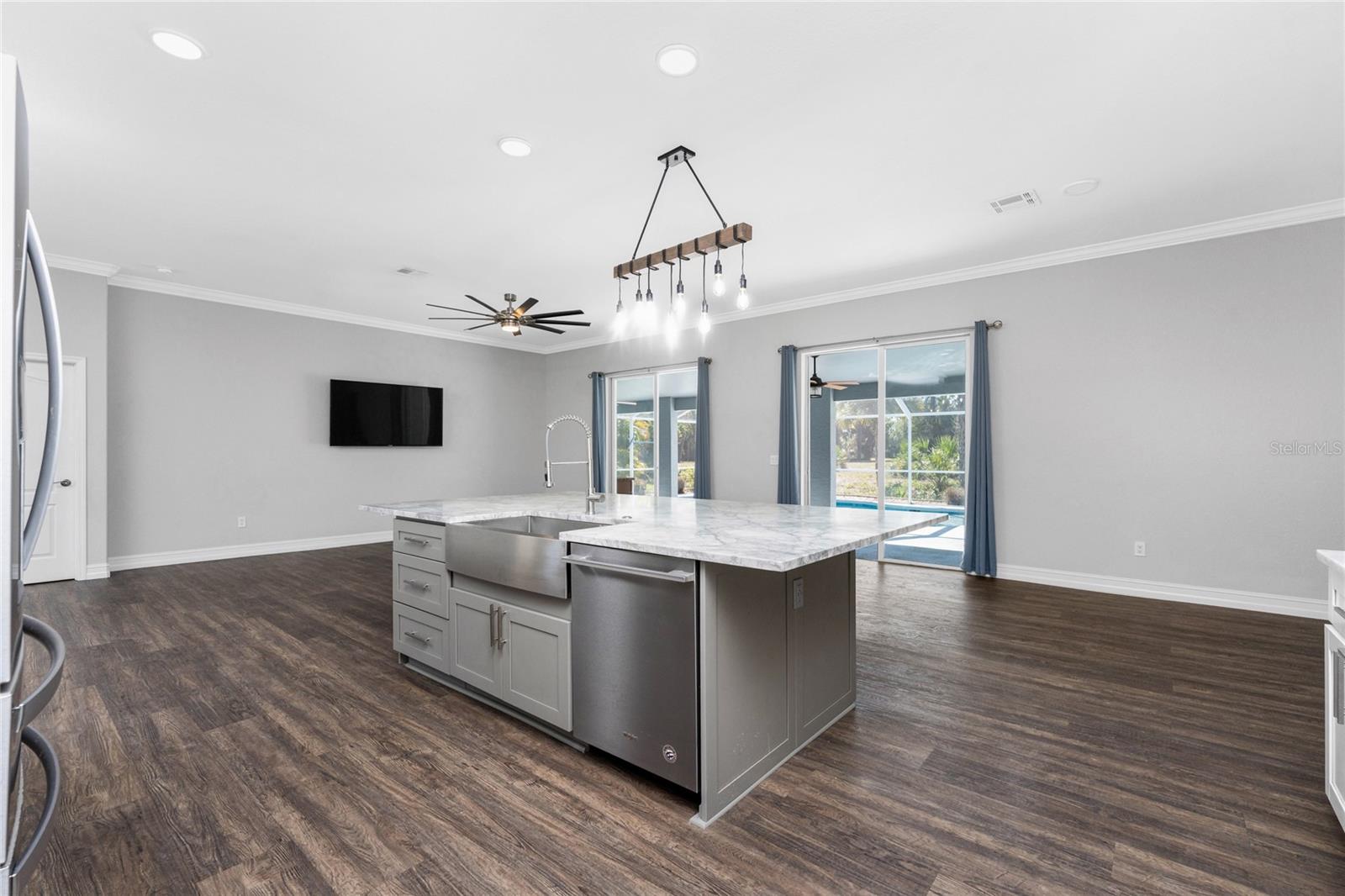 Image 22 of 65 For 686 Rotonda Circle