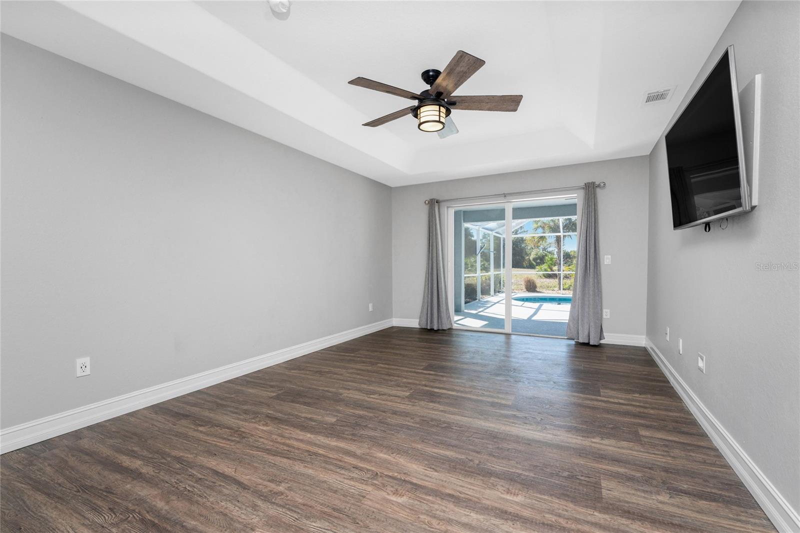 Image 23 of 65 For 686 Rotonda Circle