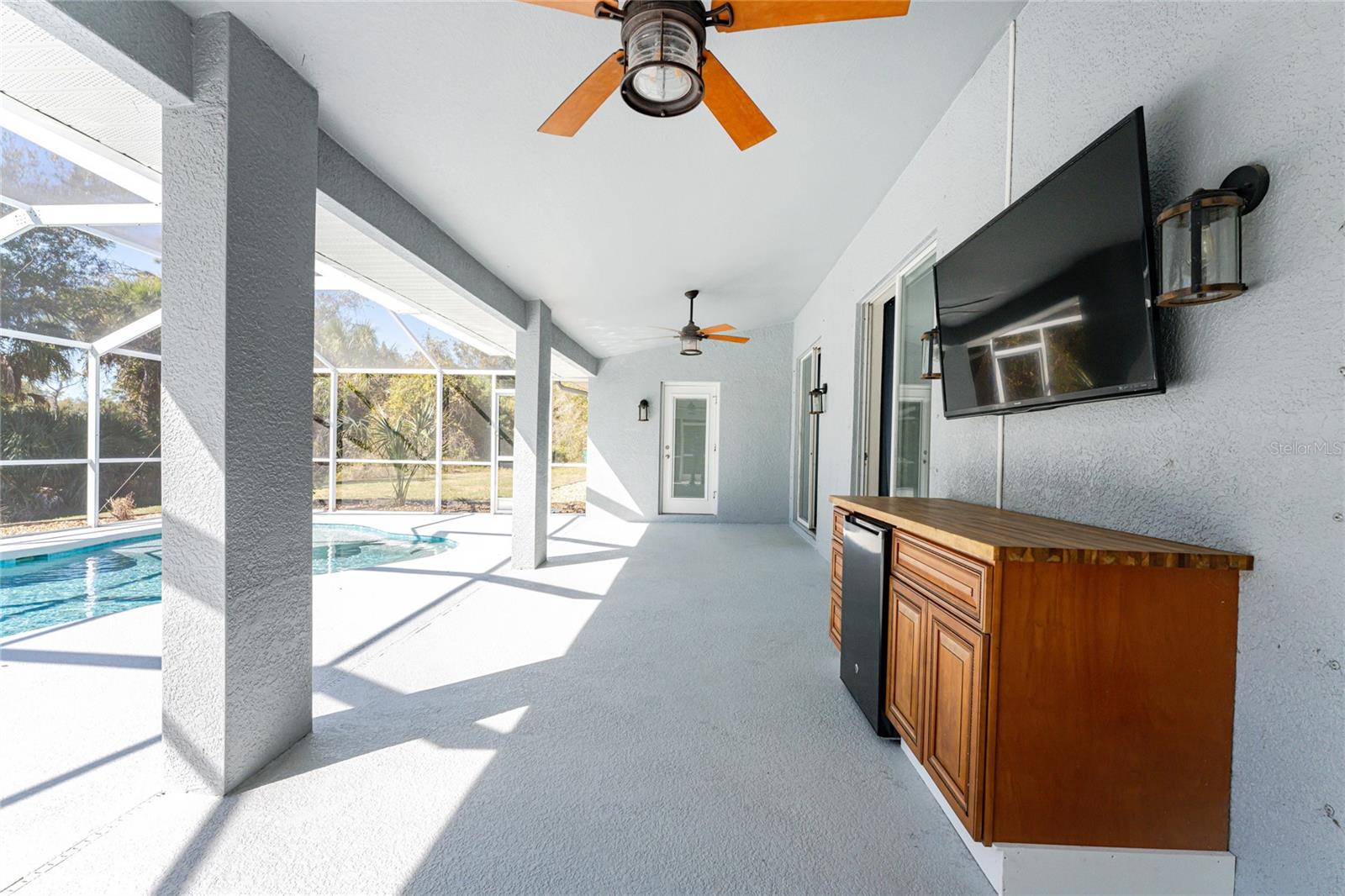 Image 50 of 65 For 686 Rotonda Circle