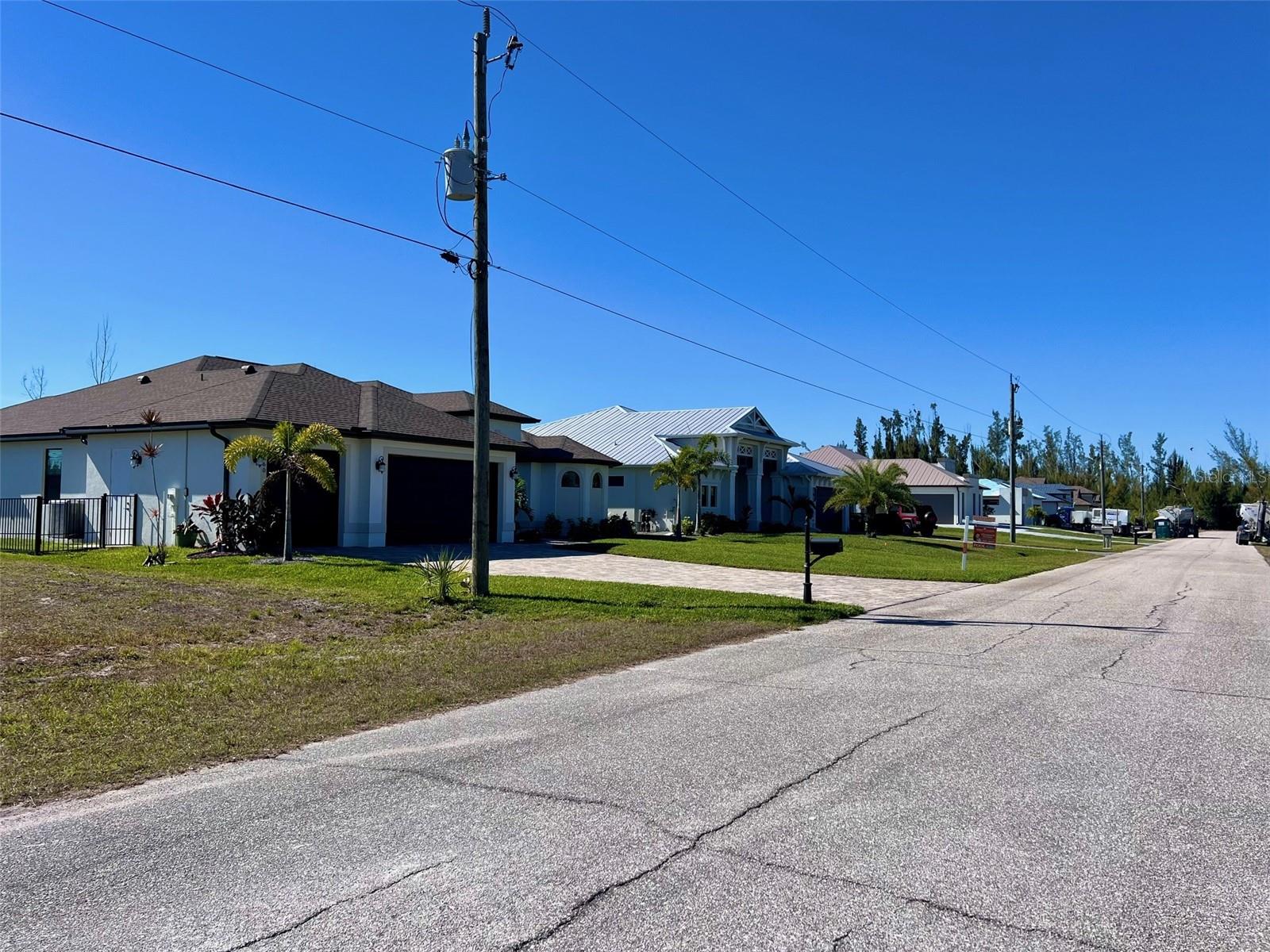 Image 17 of 32 For 16652 Liggett Circle