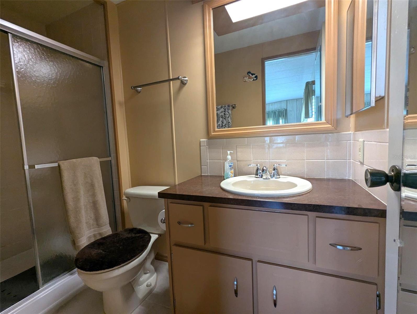 Image 13 of 58 For 2100 Kings Highway 833