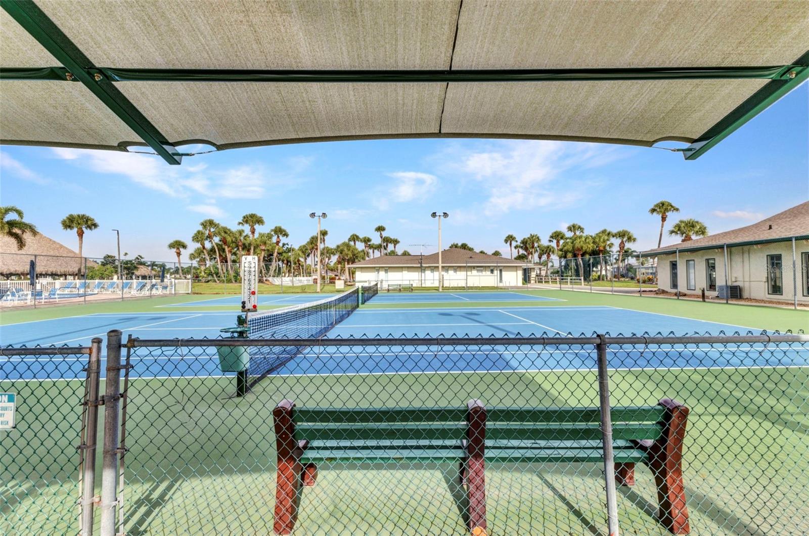 Image 40 of 58 For 2100 Kings Highway 833