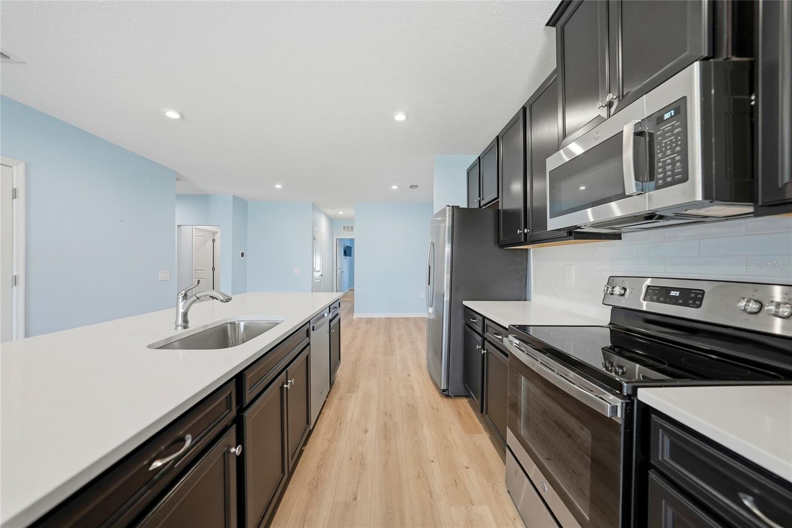 Image 10 of 56 For 1988 Palms Drive