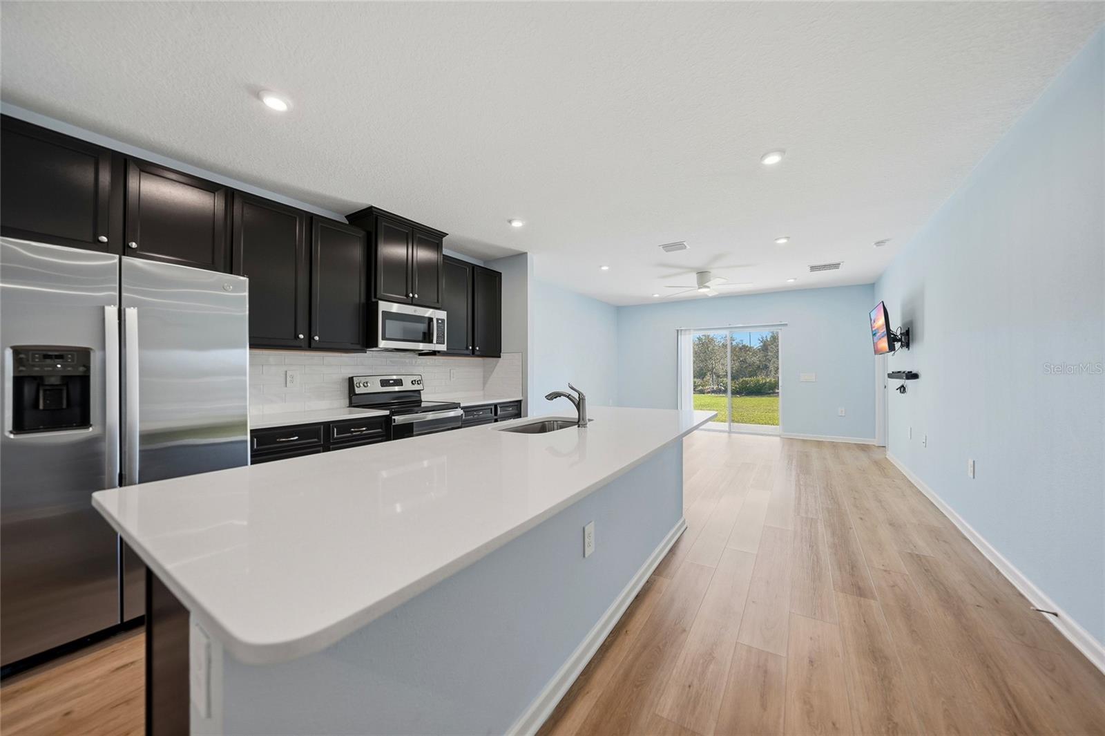 Image 12 of 56 For 1988 Palms Drive