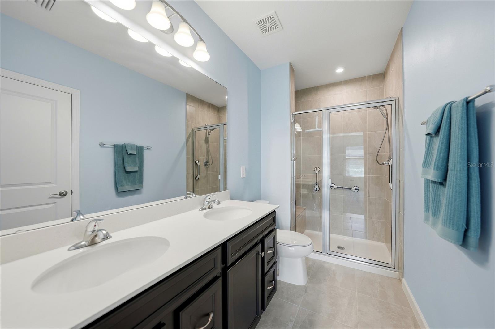 Image 17 of 56 For 1988 Palms Drive