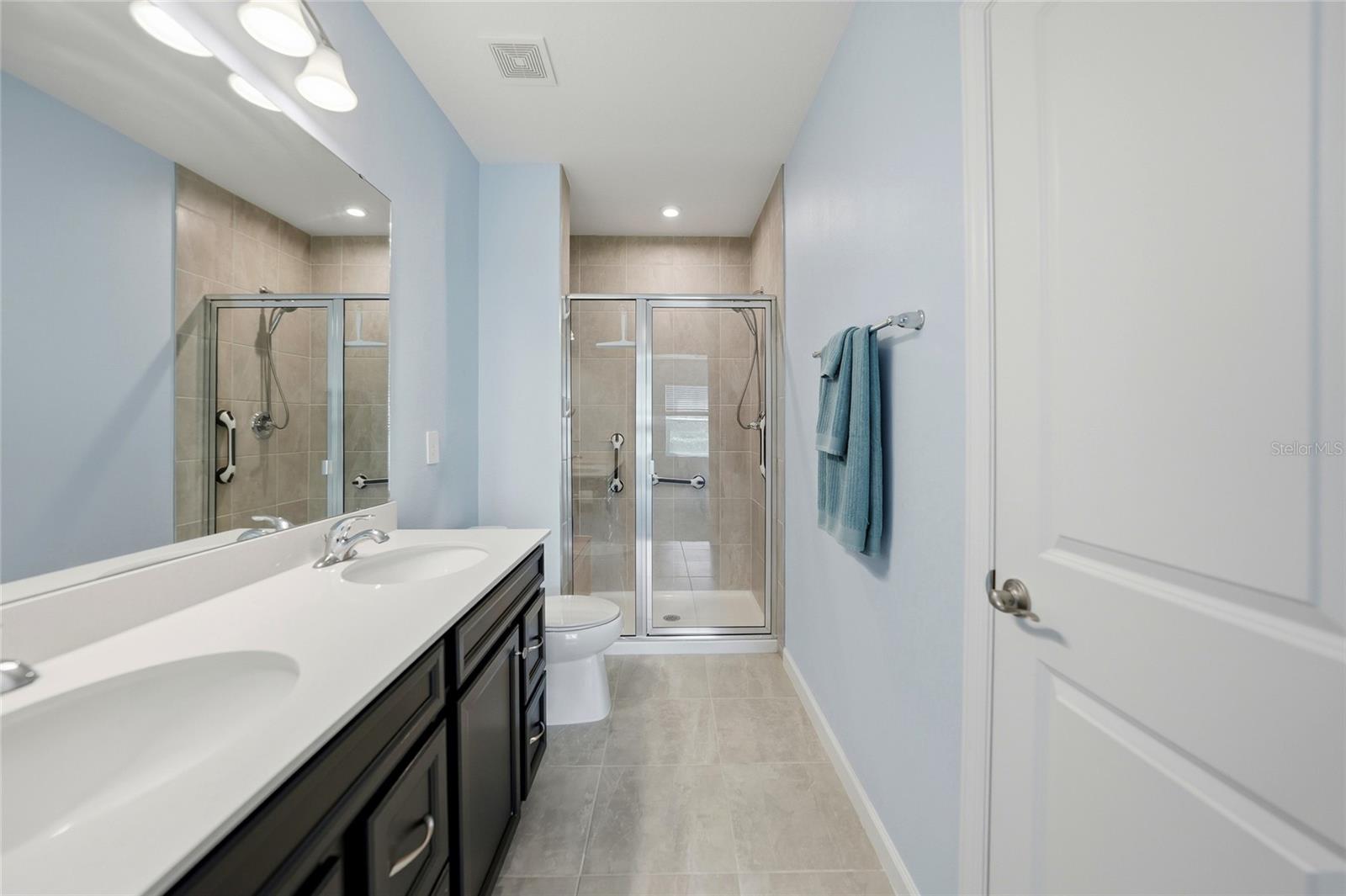 Image 18 of 56 For 1988 Palms Drive