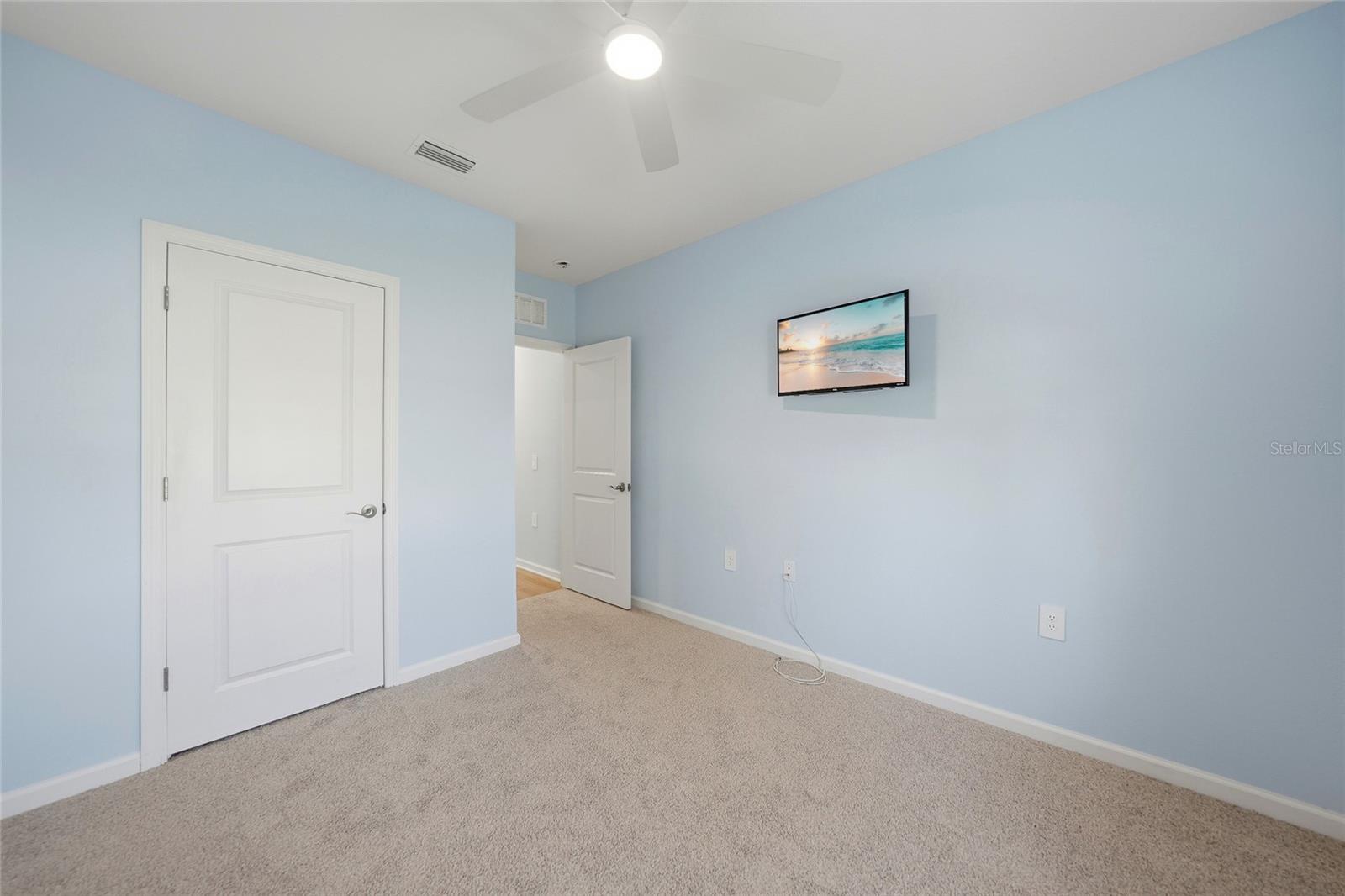 Image 24 of 56 For 1988 Palms Drive