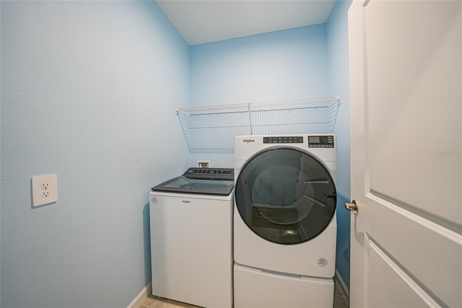 Image 26 of 56 For 1988 Palms Drive