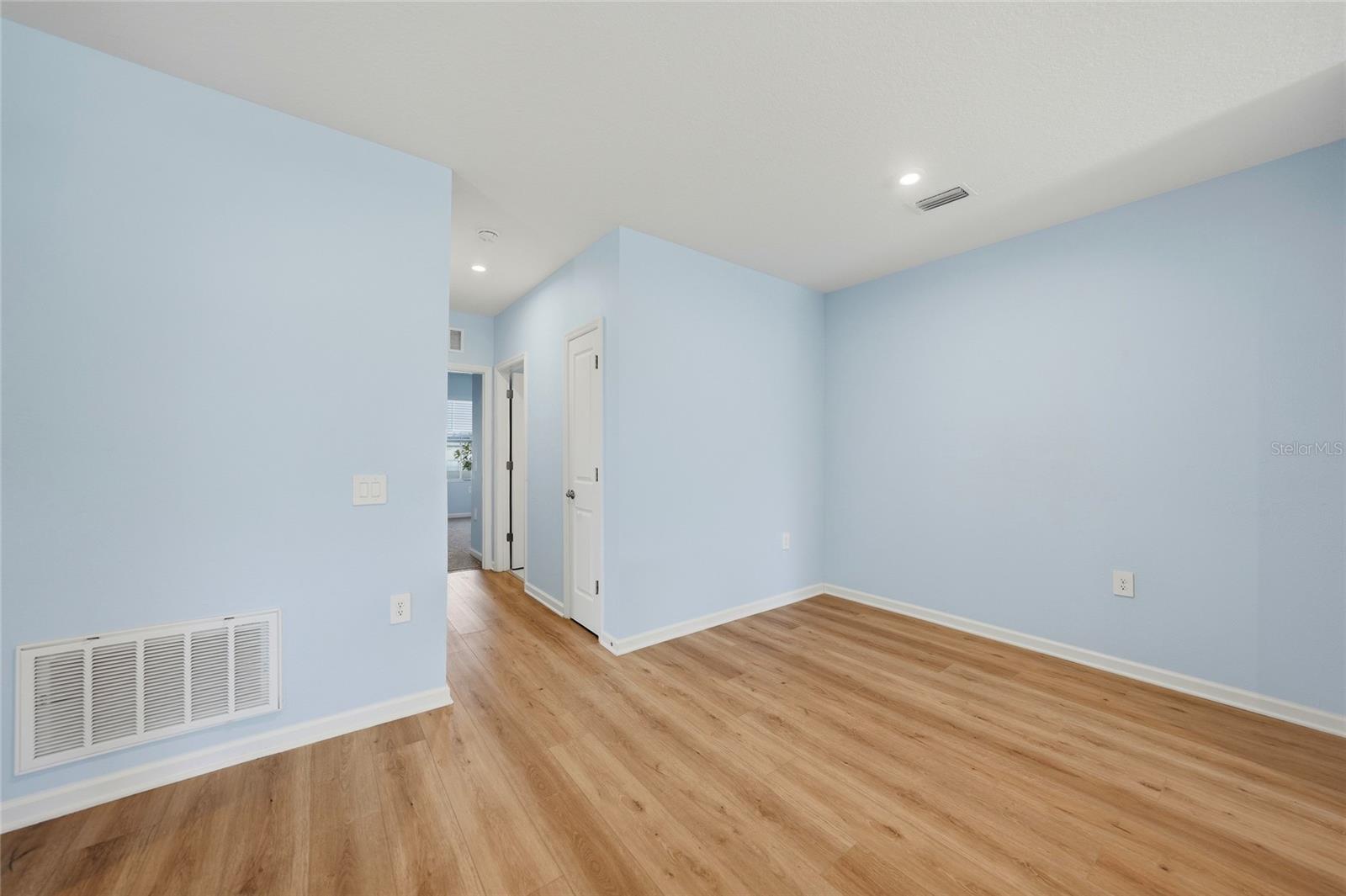 Image 3 of 56 For 1988 Palms Drive