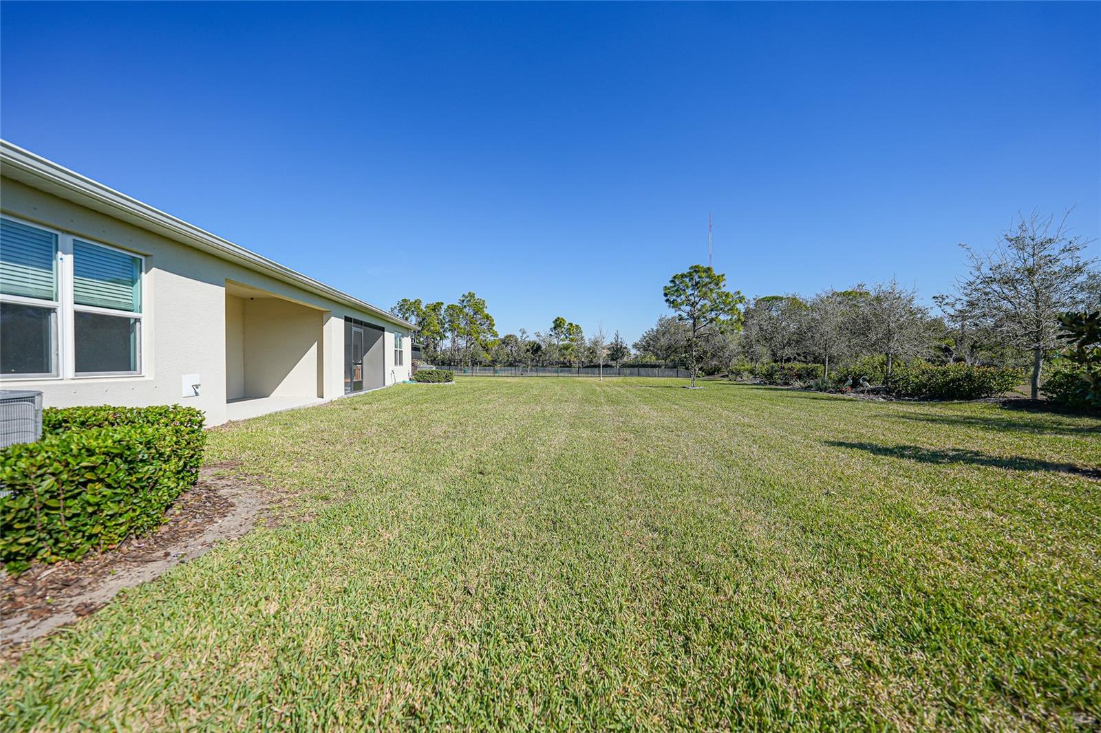 Image 34 of 56 For 1988 Palms Drive