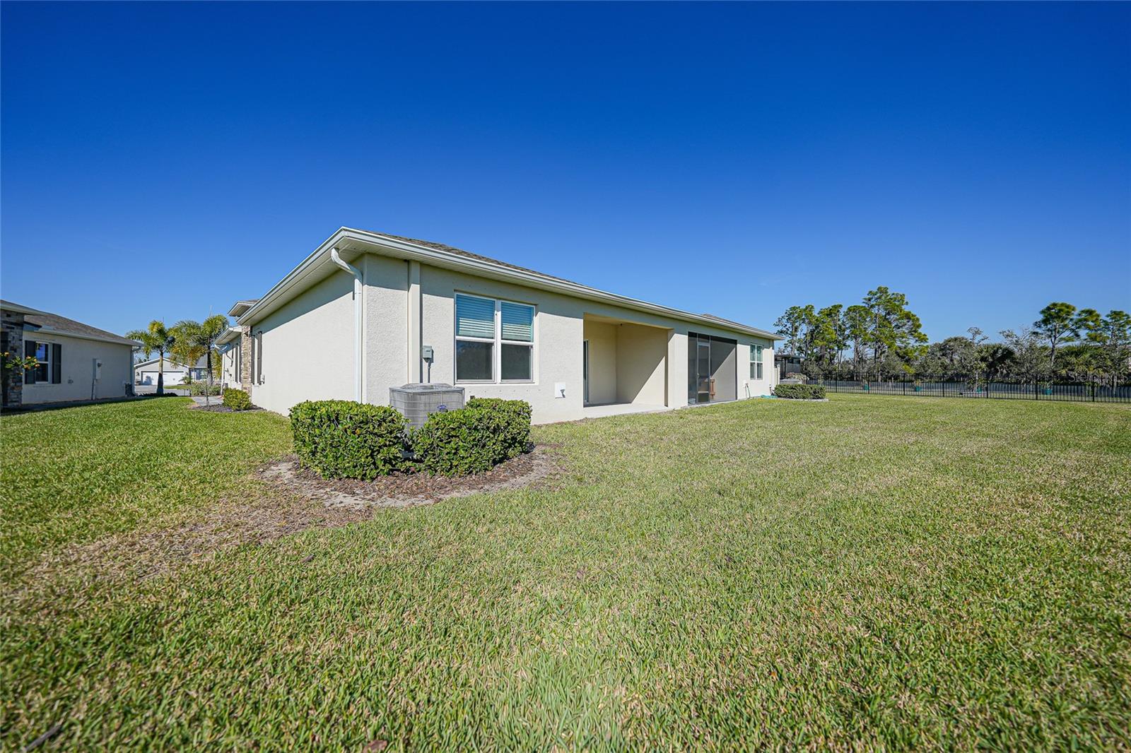 Image 35 of 56 For 1988 Palms Drive