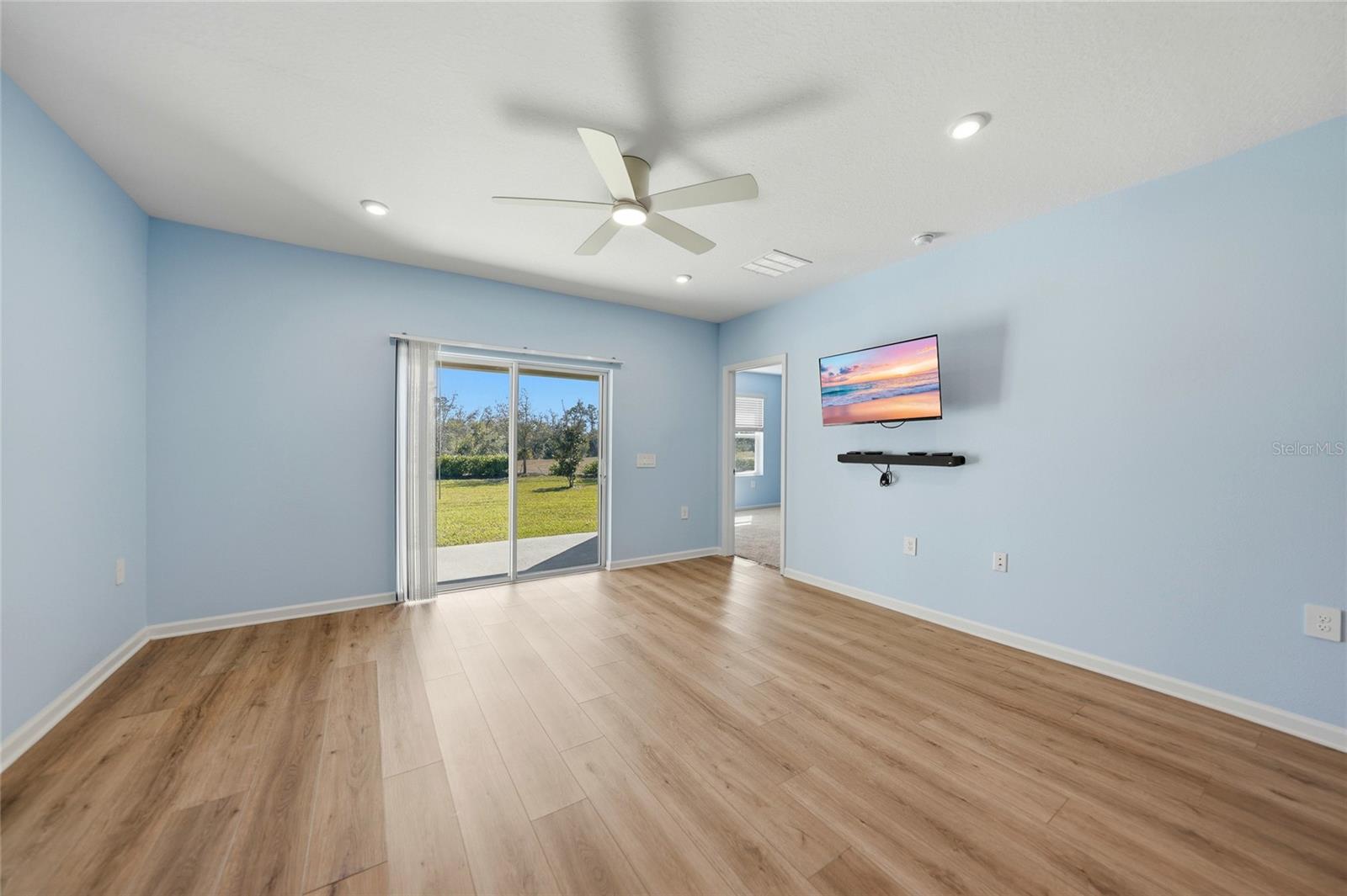 Image 4 of 56 For 1988 Palms Drive