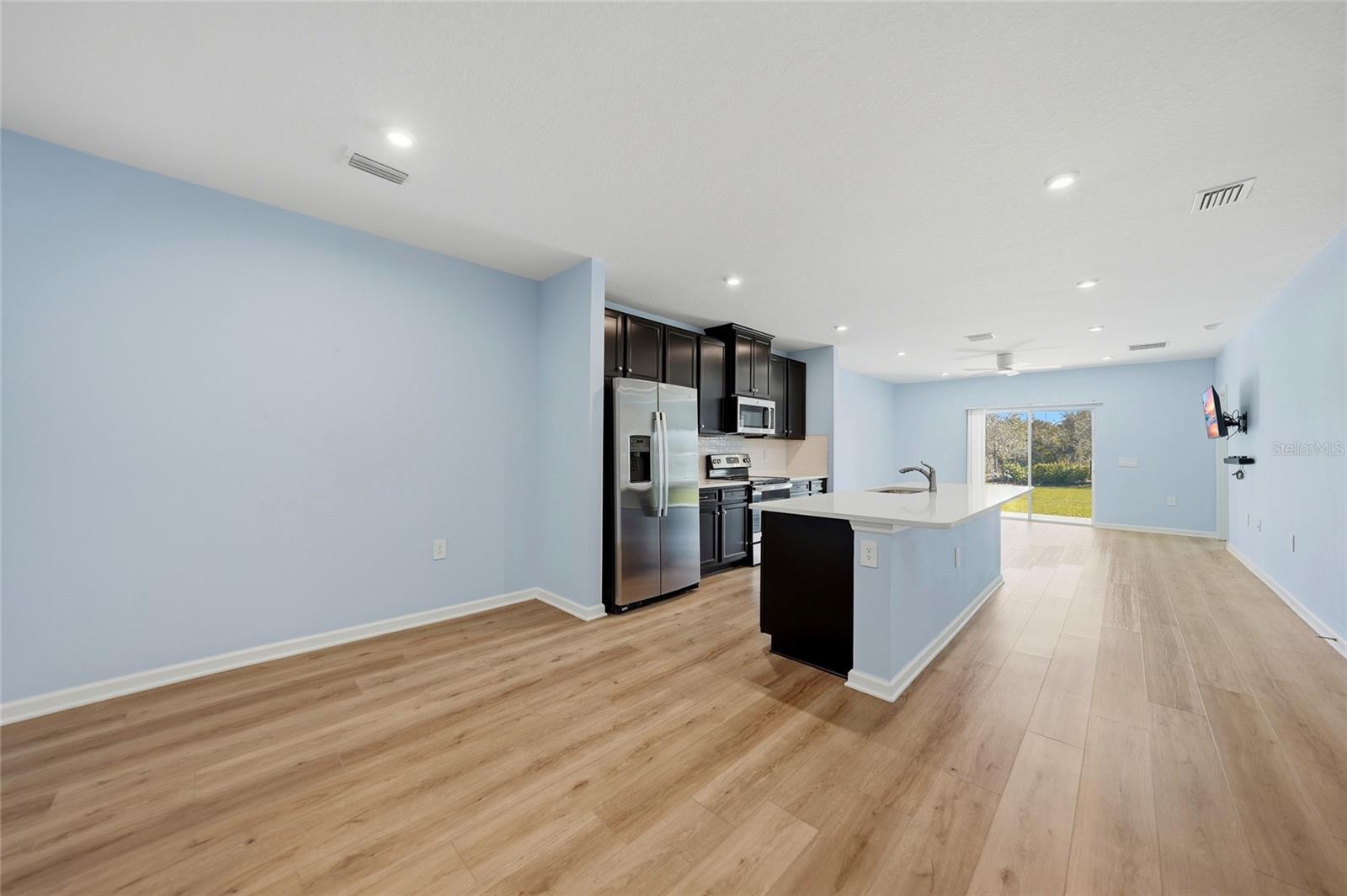 Image 7 of 56 For 1988 Palms Drive