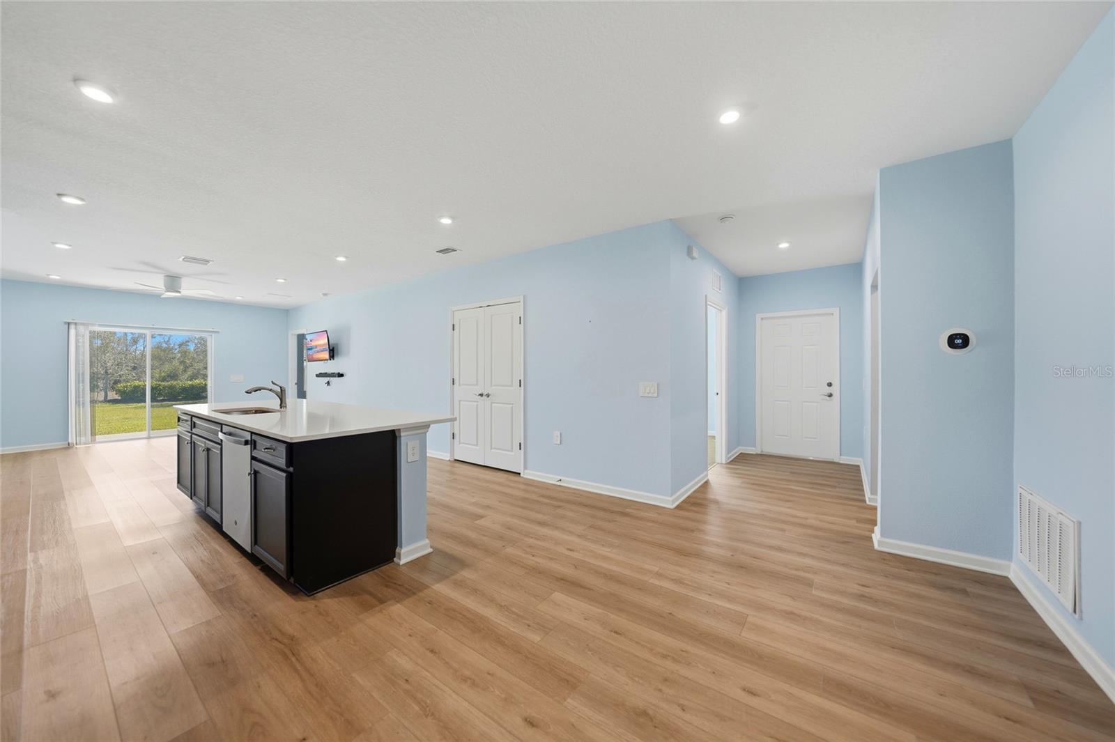 Image 8 of 56 For 1988 Palms Drive