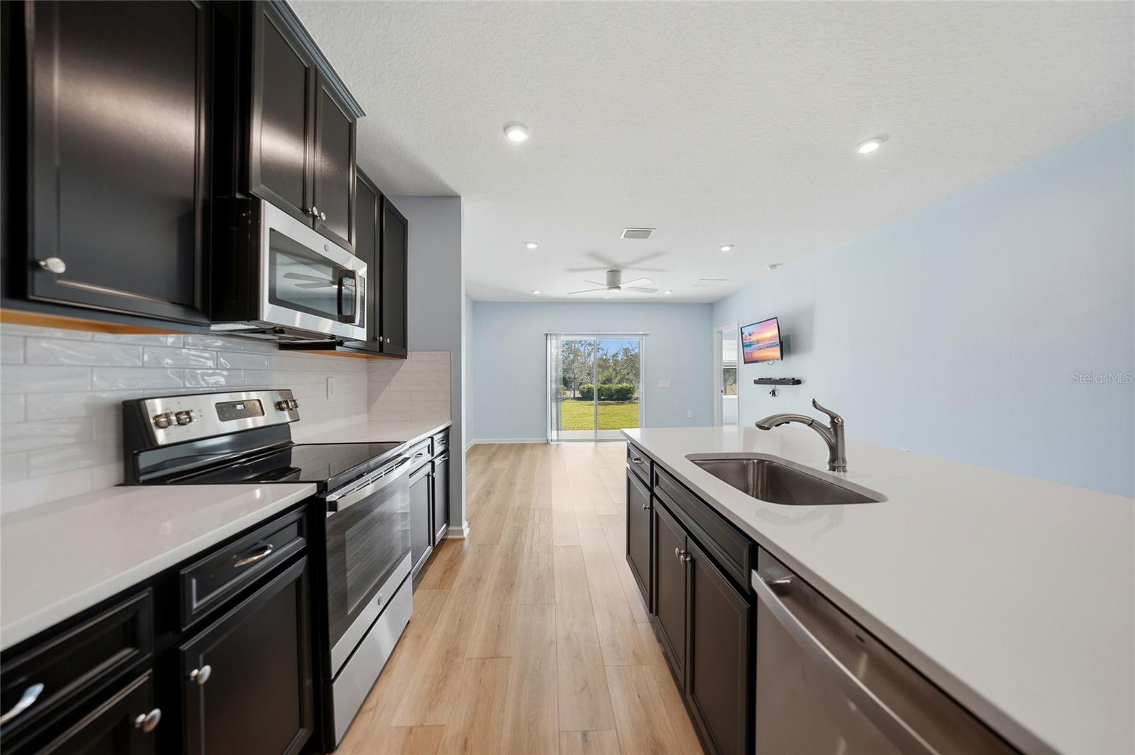 Image 9 of 56 For 1988 Palms Drive