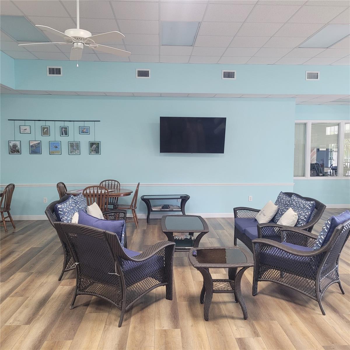 Image 38 of 48 For 4410 Warren Avenue 108