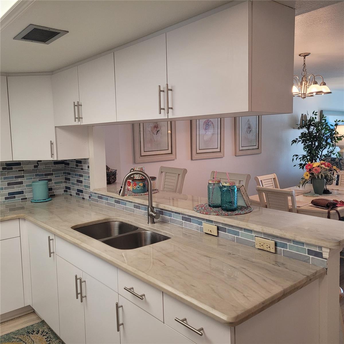 Image 6 of 48 For 4410 Warren Avenue 108