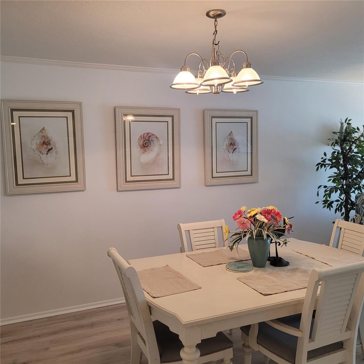 Image 9 of 48 For 4410 Warren Avenue 108