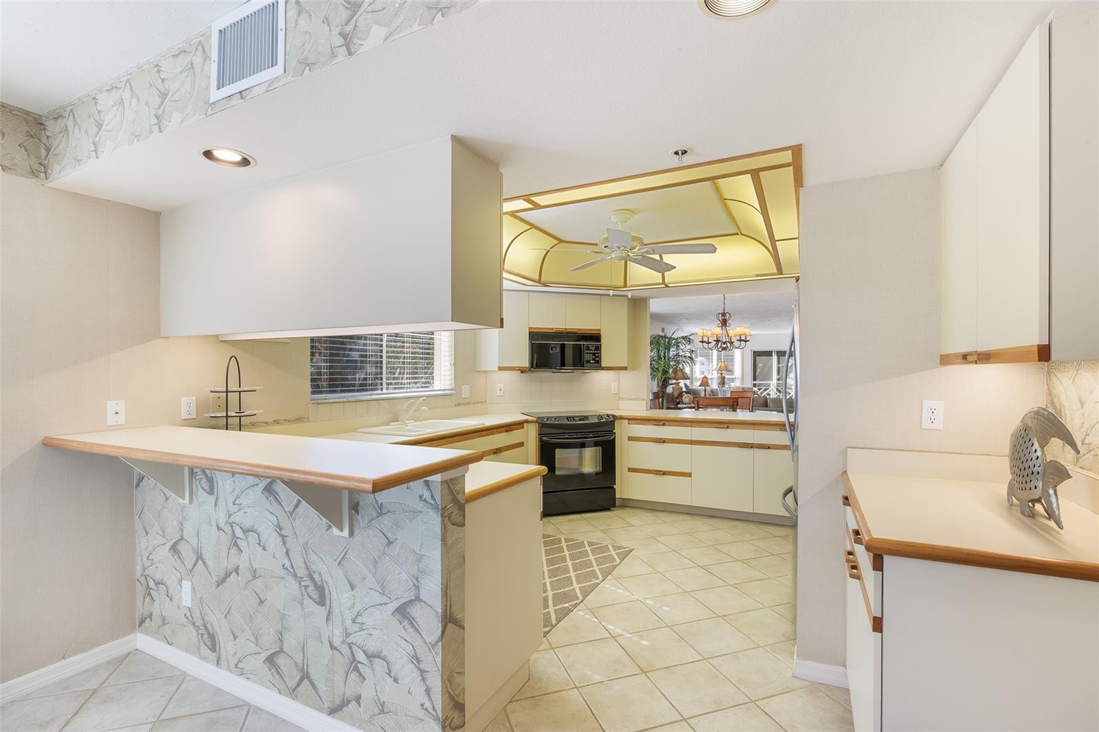 Image 20 of 65 For 11000 Placida Road 1301