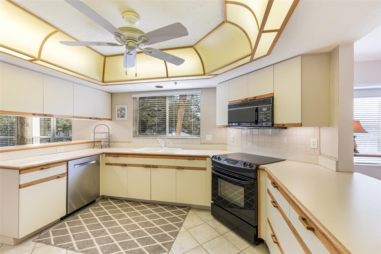 Image 22 of 65 For 11000 Placida Road 1301