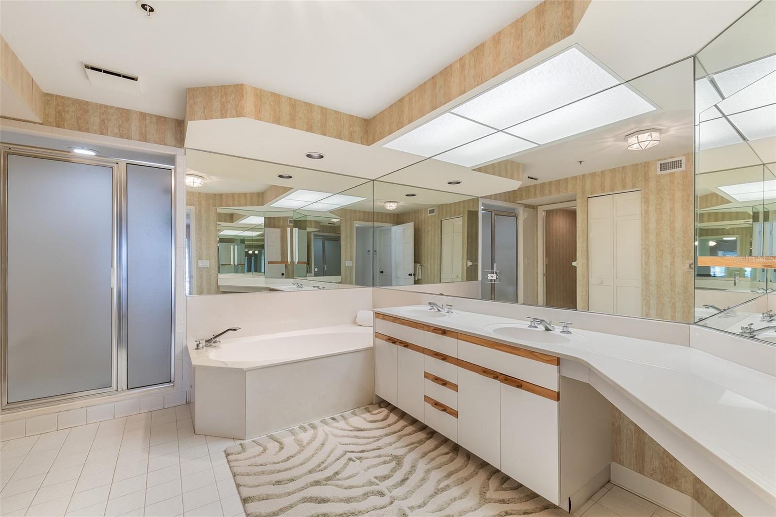 Image 26 of 65 For 11000 Placida Road 1301