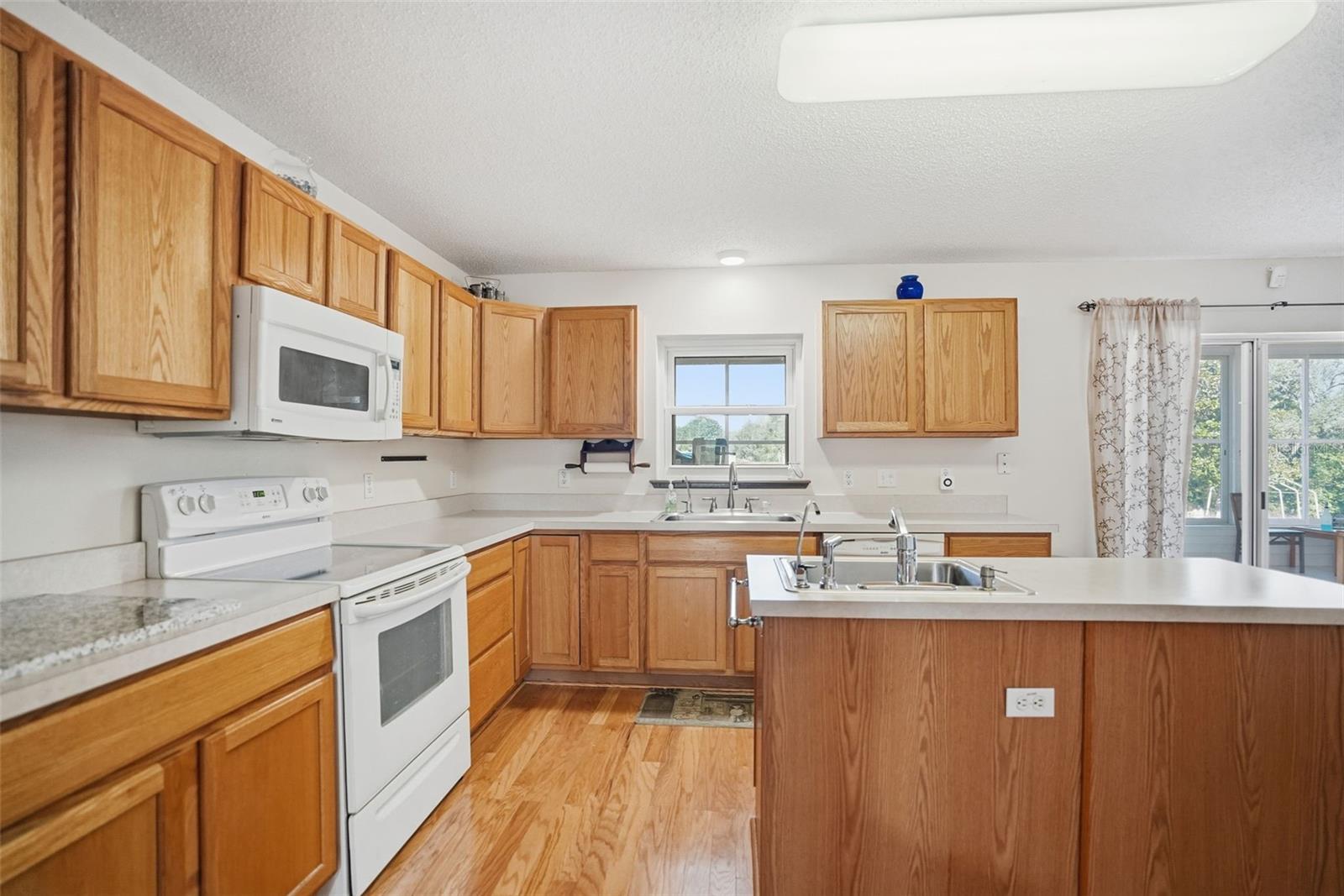 Image 11 of 39 For 2069 Finland Drive