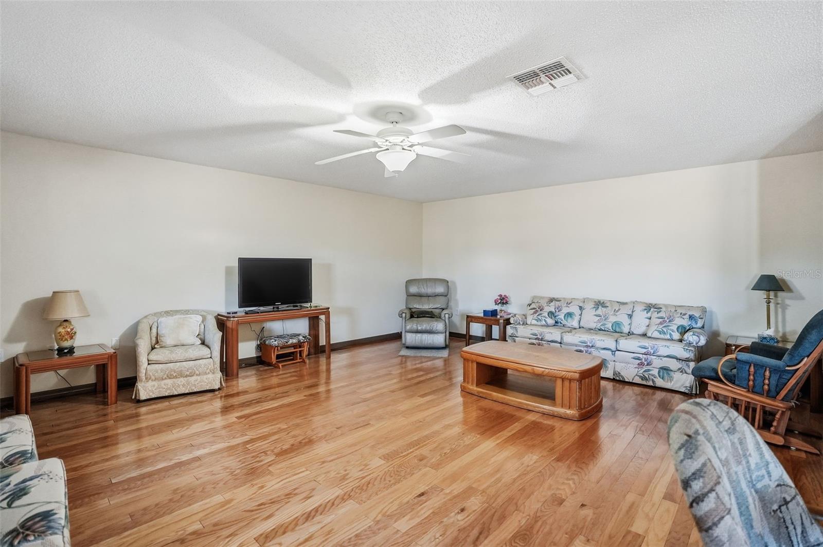 Image 7 of 39 For 2069 Finland Drive