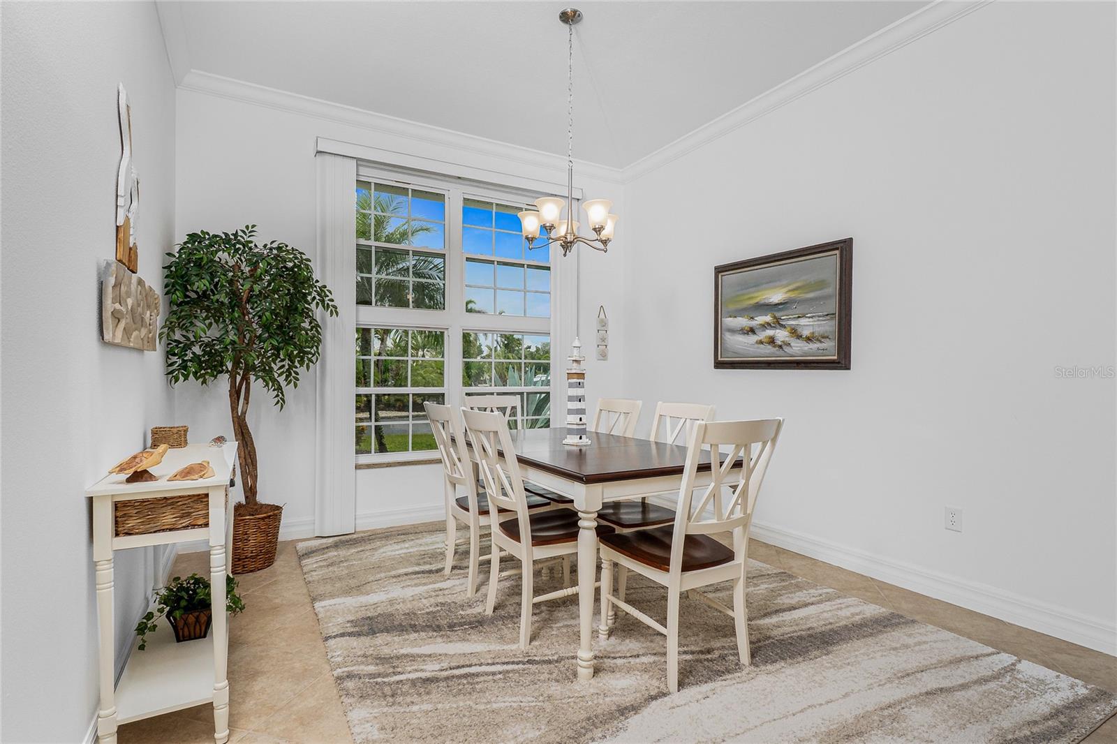 Image 14 of 62 For 416 Devonshire Lane