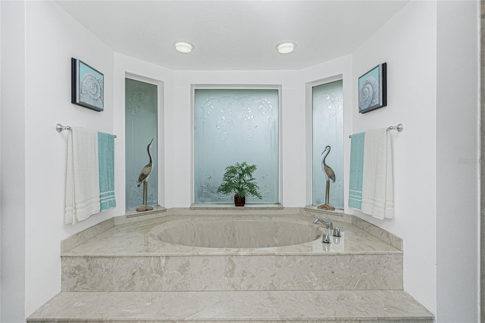 Image 32 of 62 For 416 Devonshire Lane