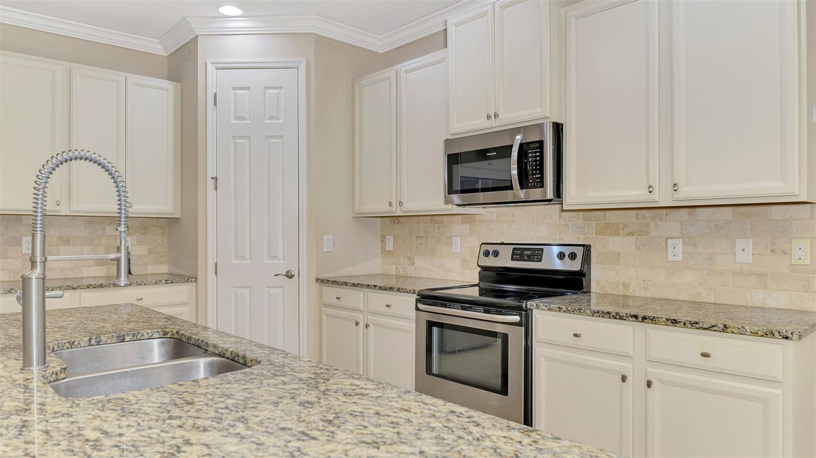 Image 23 of 76 For 11666 Parrotfish Street