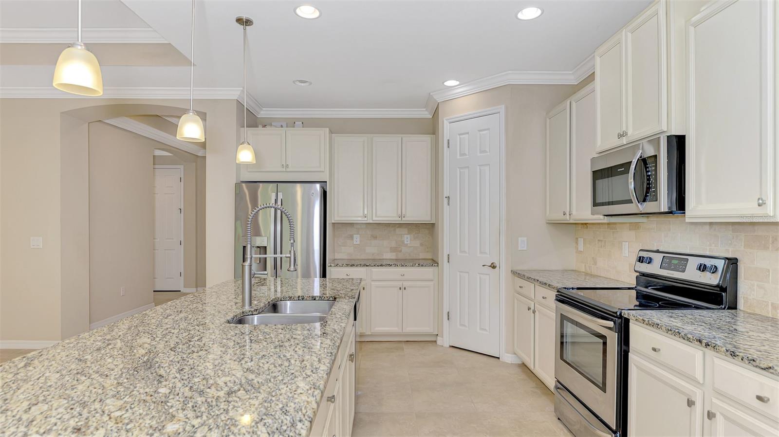 Image 24 of 76 For 11666 Parrotfish Street