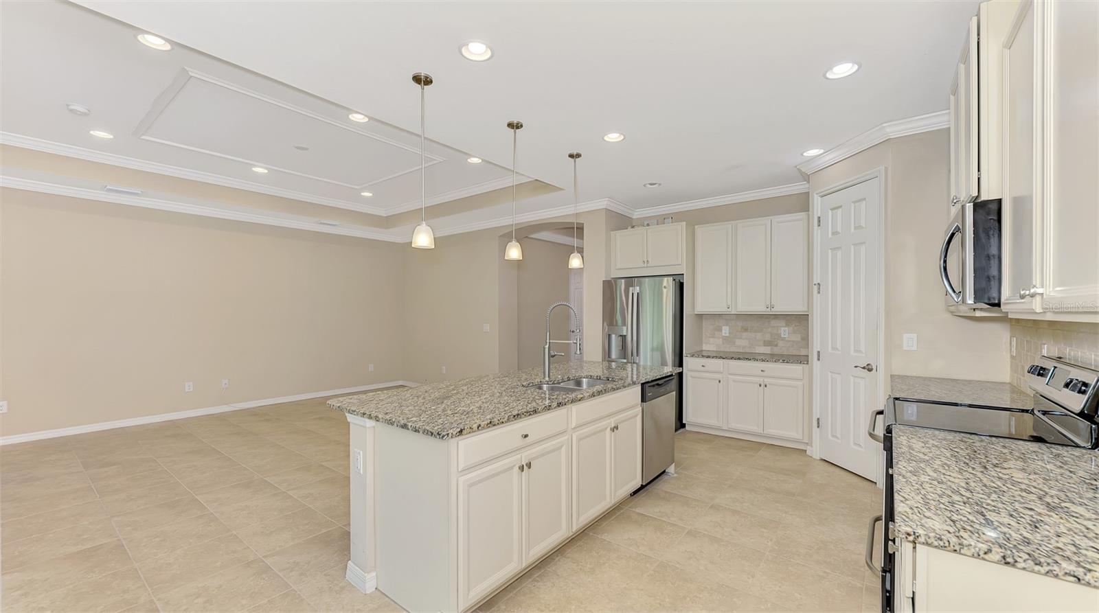 Image 25 of 76 For 11666 Parrotfish Street