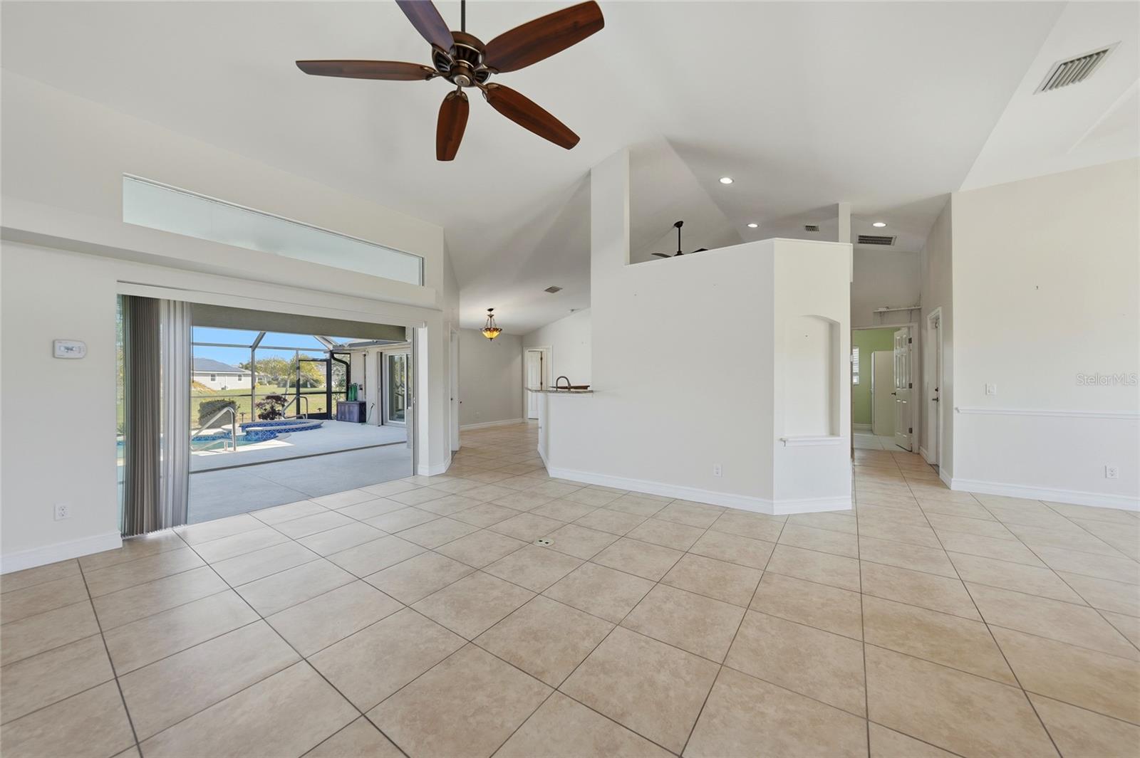 Image 11 of 54 For 721 Rotonda Circle