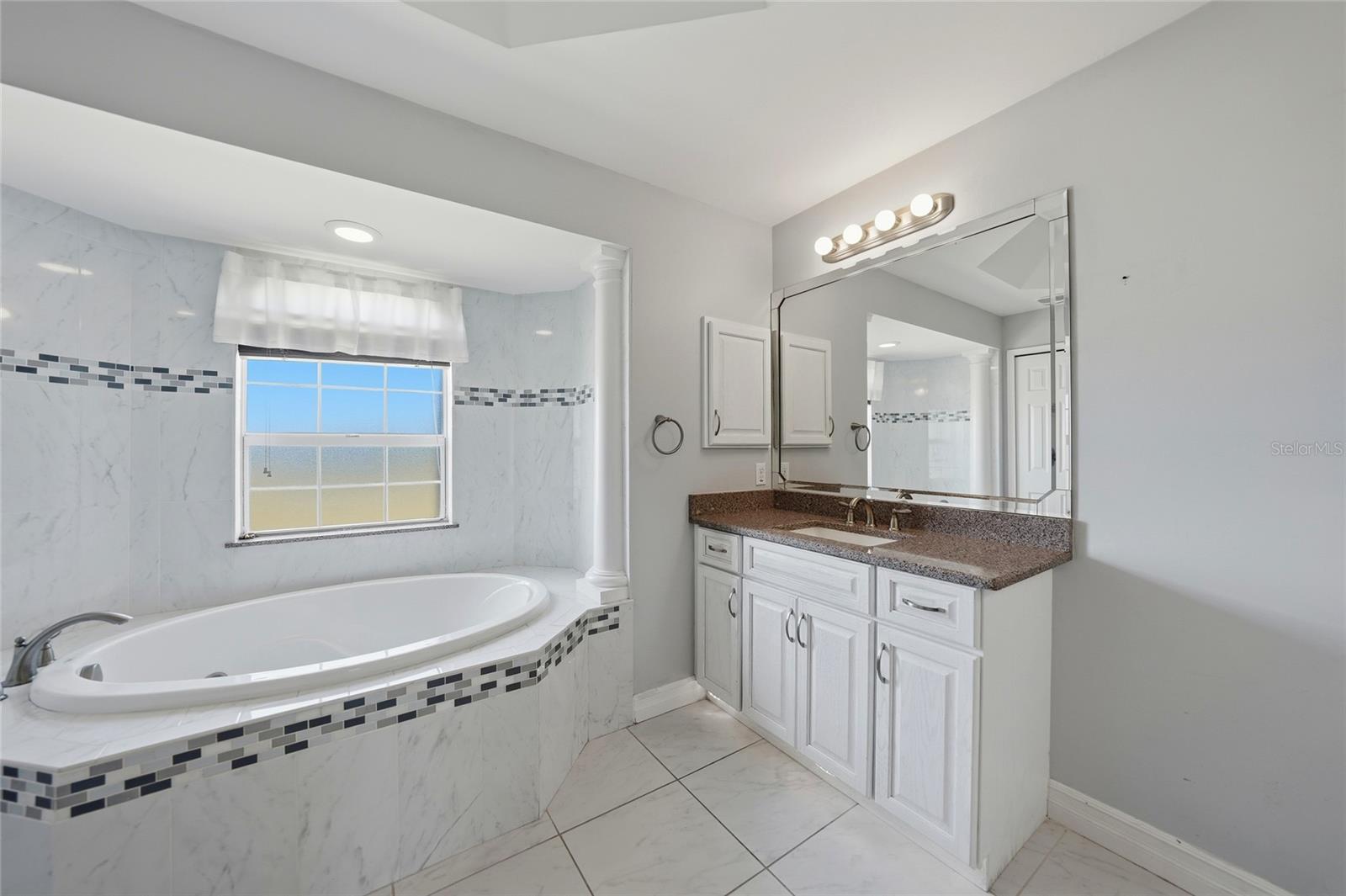 Image 22 of 54 For 721 Rotonda Circle