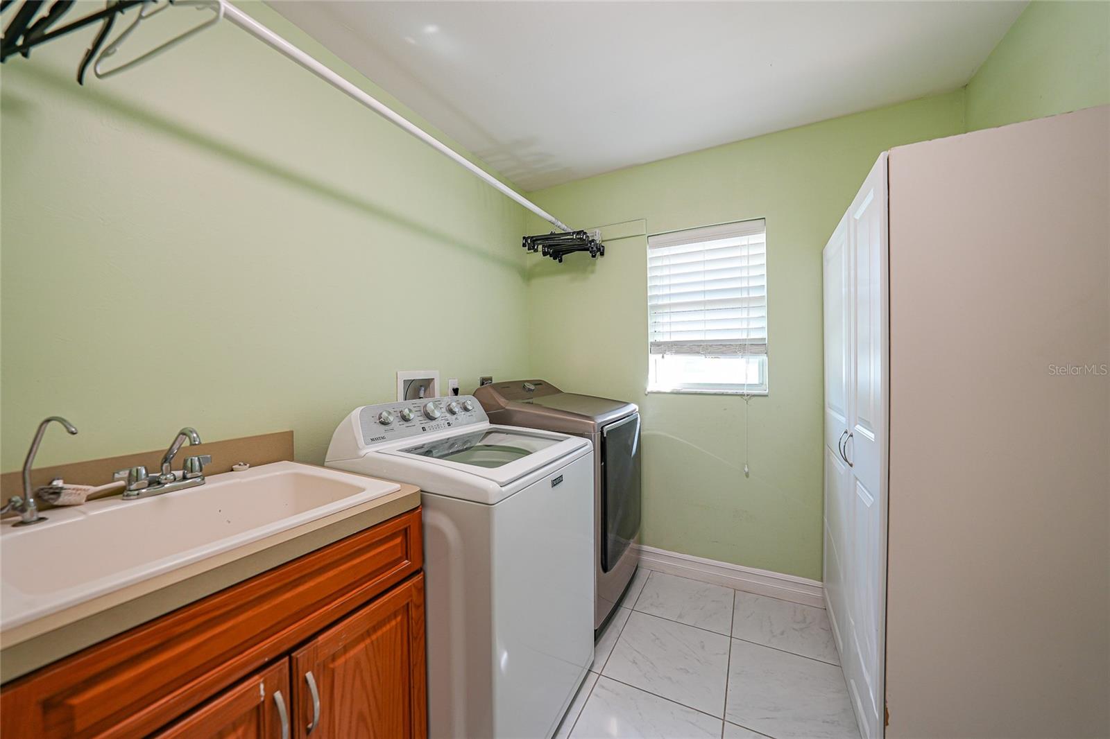 Image 33 of 54 For 721 Rotonda Circle