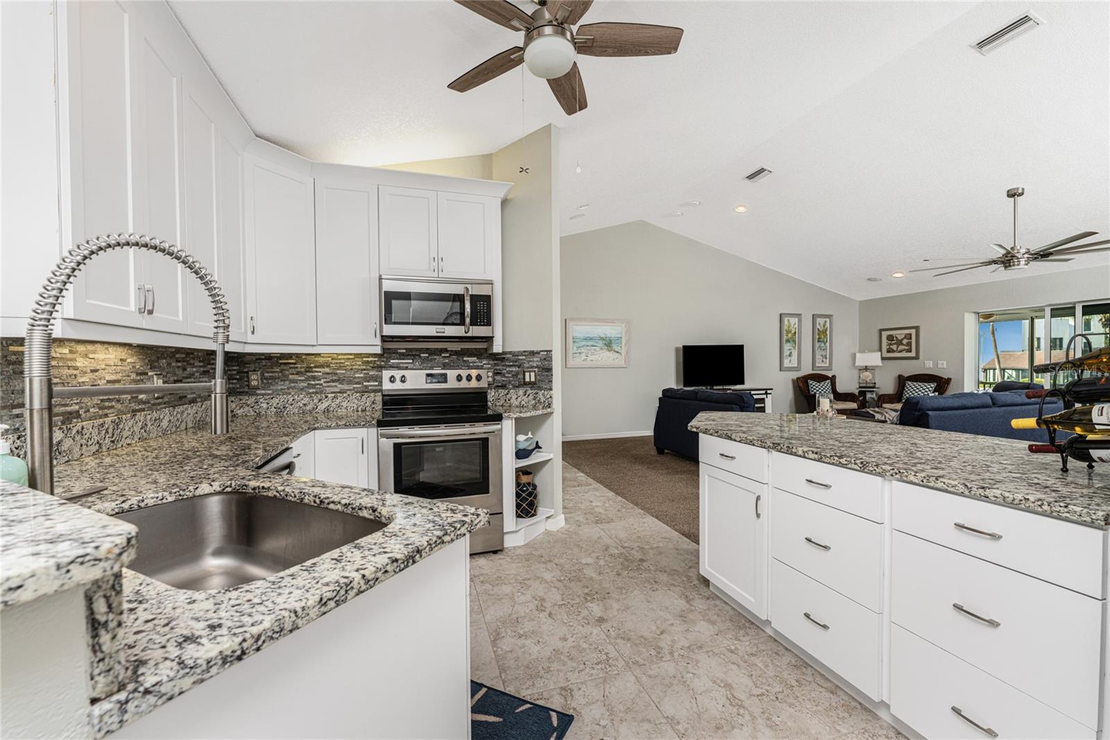 Image 10 of 76 For 2845 Beach Road