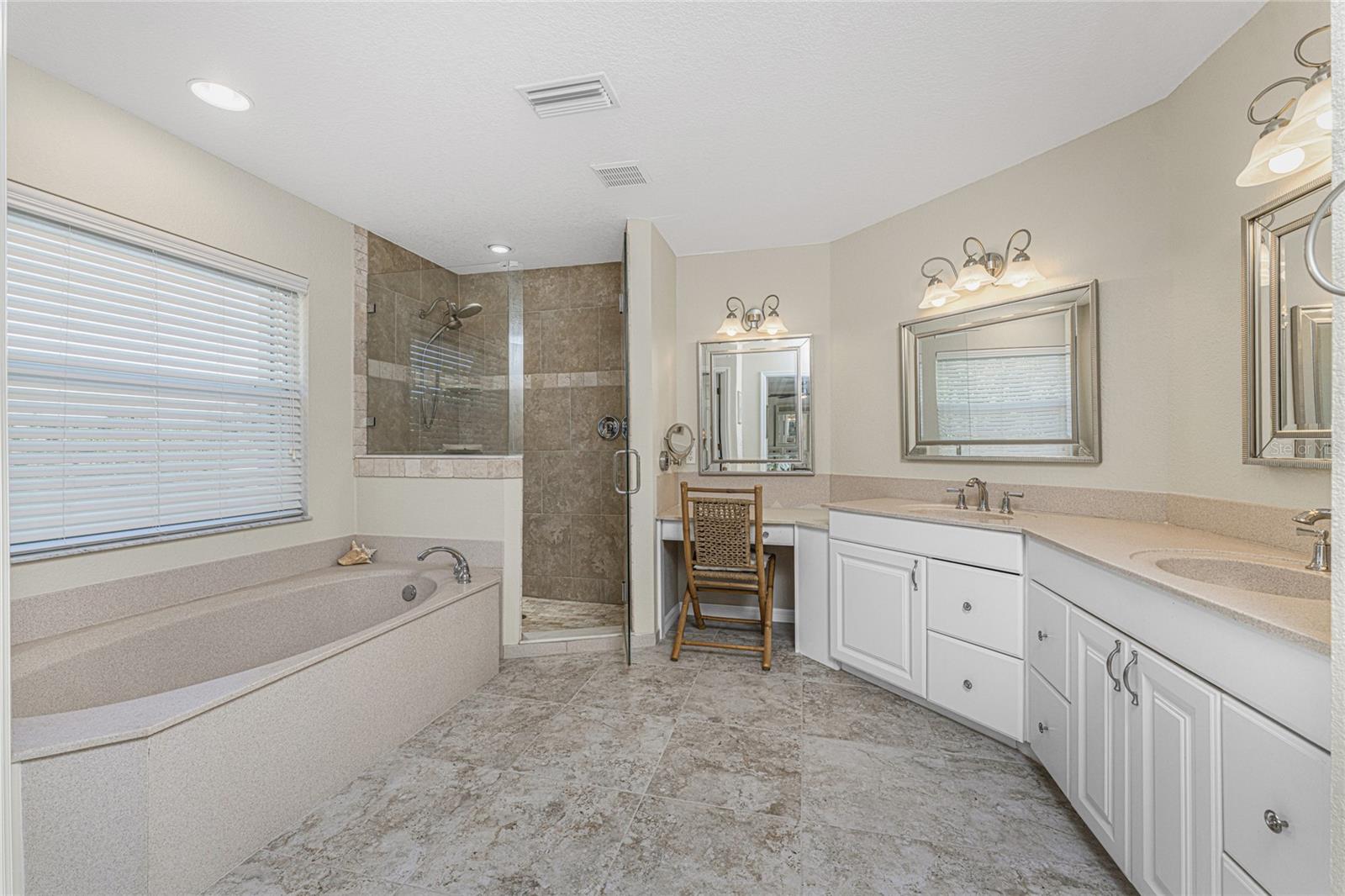 Image 23 of 76 For 2845 Beach Road