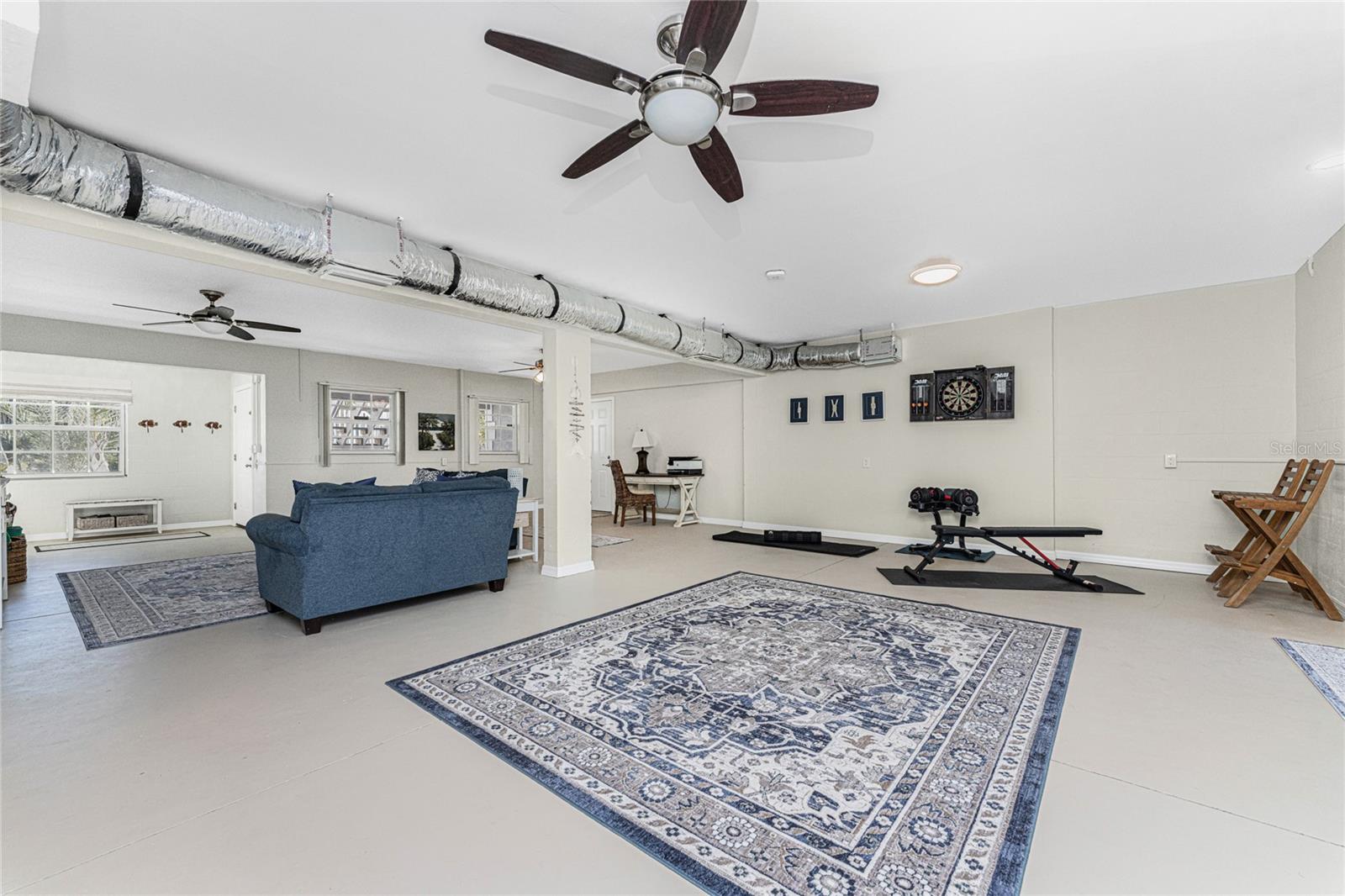 Image 43 of 76 For 2845 Beach Road